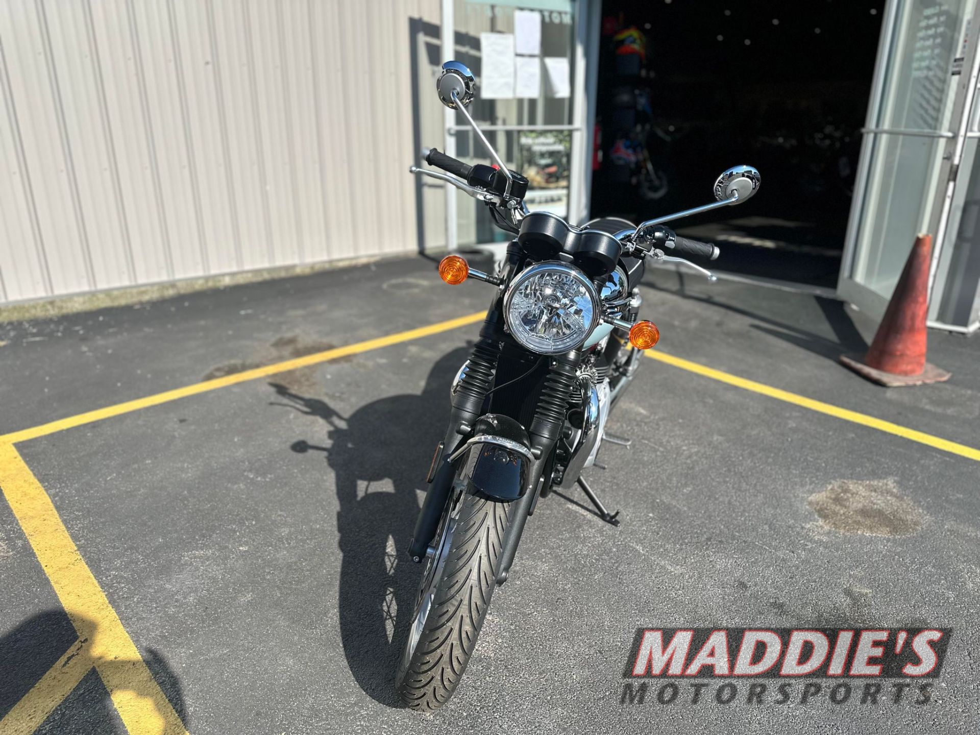 2023 Triumph Bonneville T120 Chrome Edition in Farmington, New York - Photo 26