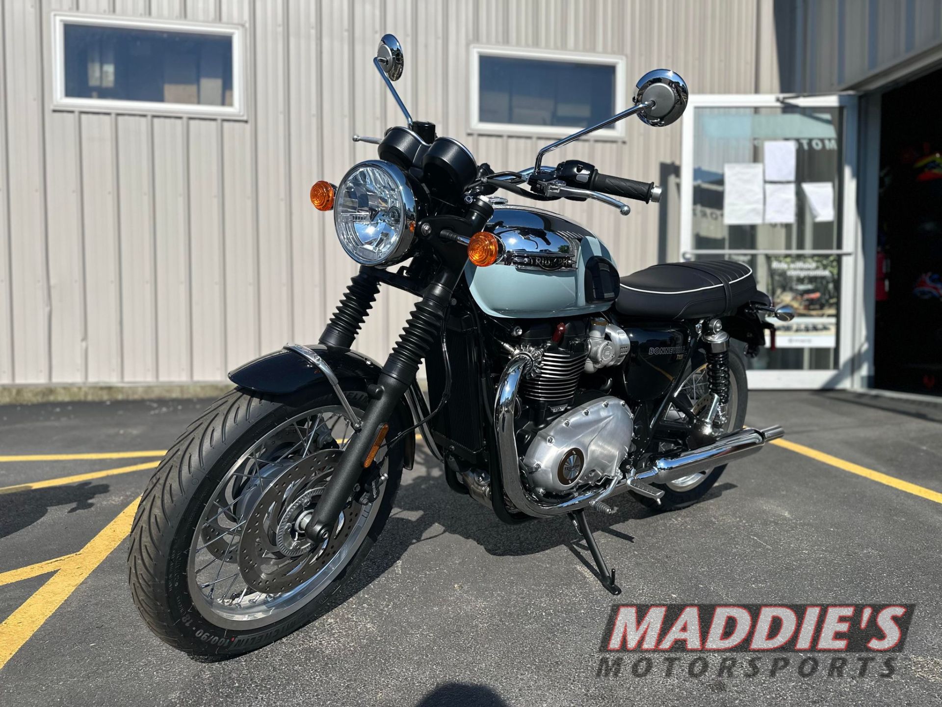 2023 Triumph Bonneville T120 Chrome Edition in Farmington, New York - Photo 1