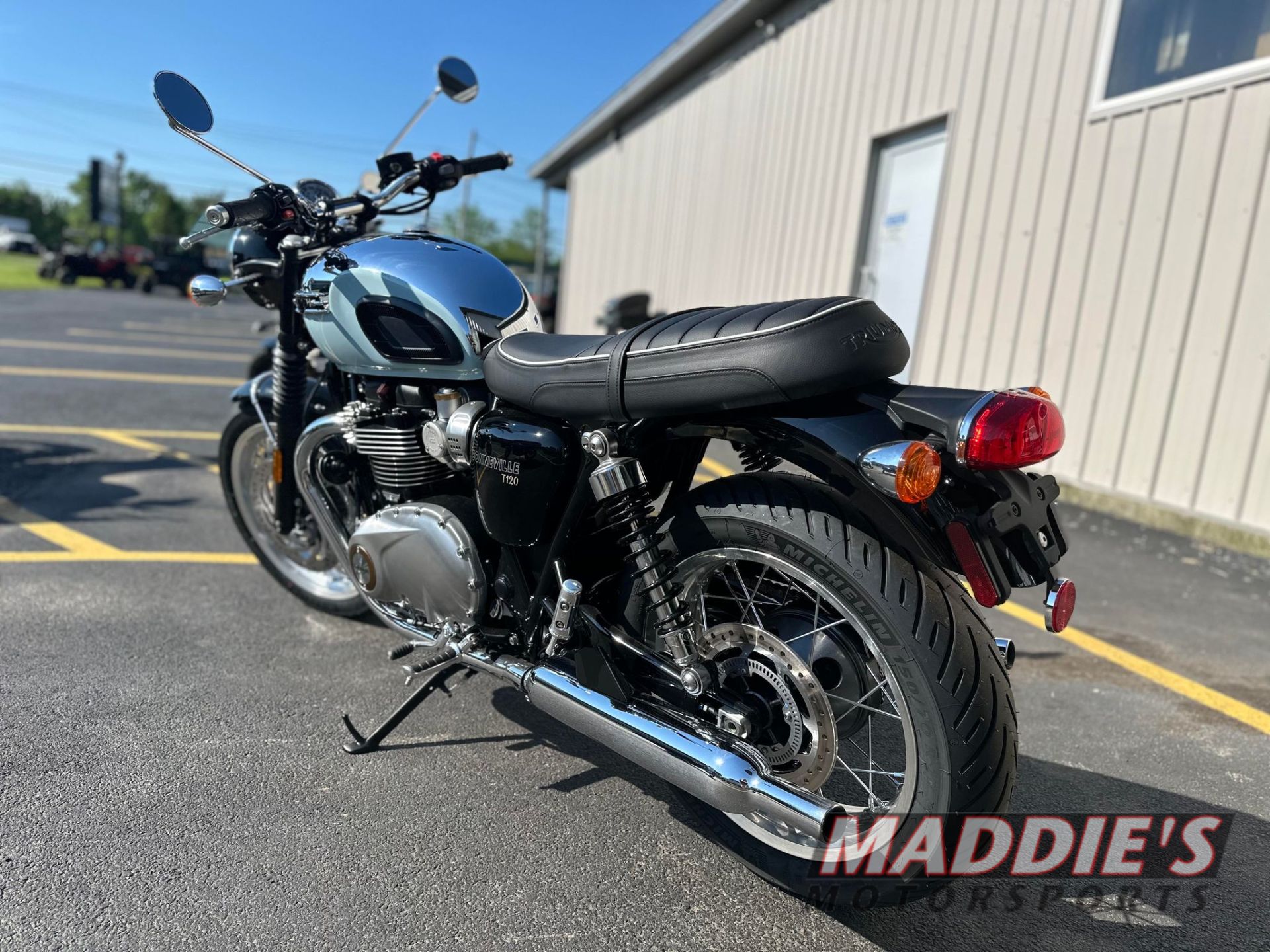 2023 Triumph Bonneville T120 Chrome Edition in Farmington, New York - Photo 4