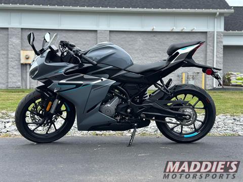 2023 CFMOTO 300SS in Farmington, New York - Photo 2