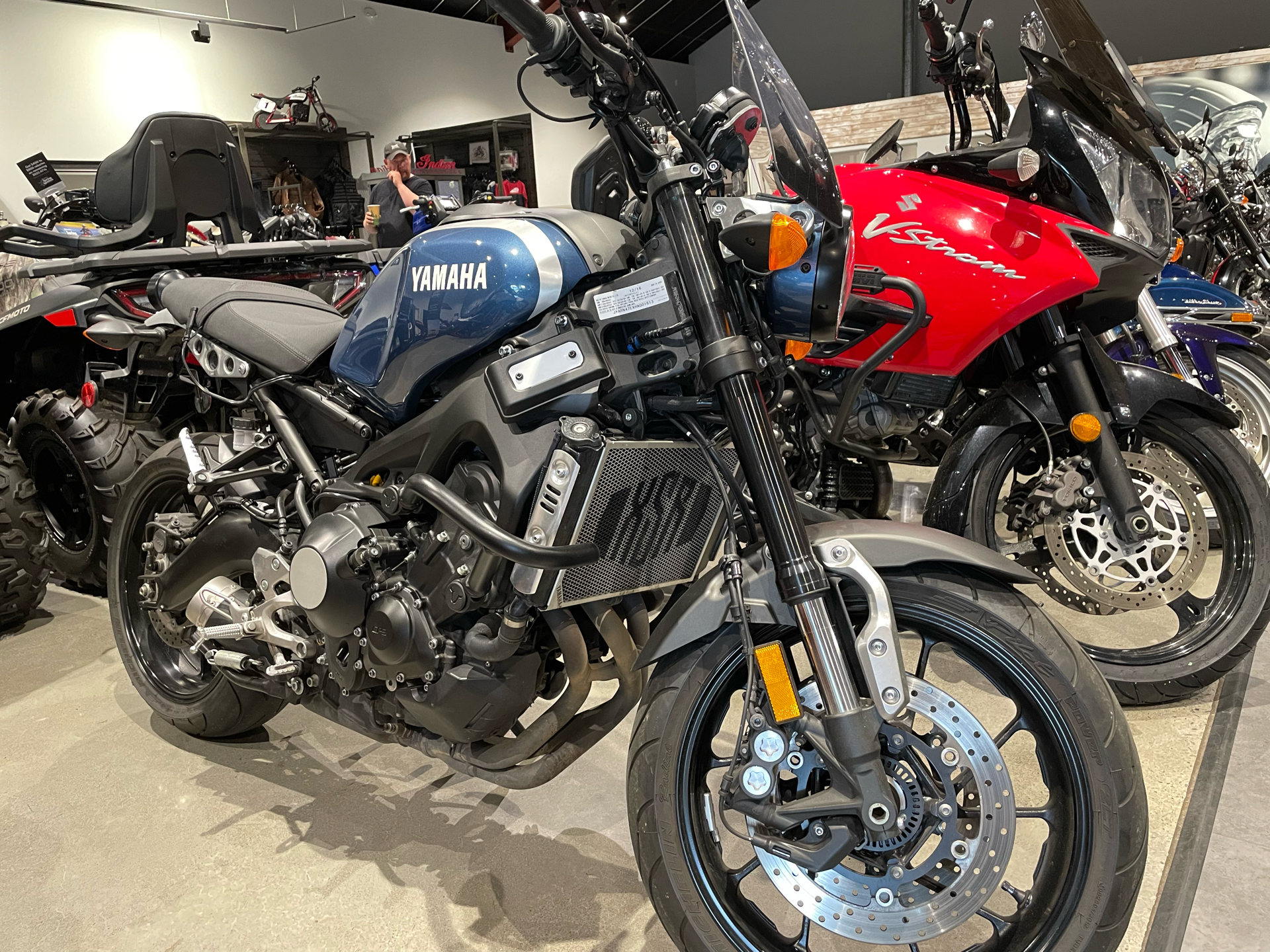 2017 Yamaha XSR900 in Farmington, New York - Photo 2