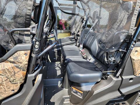 2023 Honda Pioneer 1000-6 Deluxe Crew in Chanute, Kansas - Photo 9