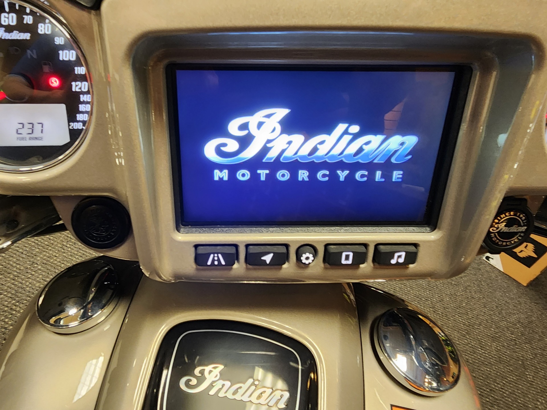 2022 Indian Motorcycle Chieftain® Limited in Chanute, Kansas - Photo 8