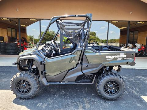 2024 Honda Pioneer 1000 Deluxe in Chanute, Kansas - Photo 2