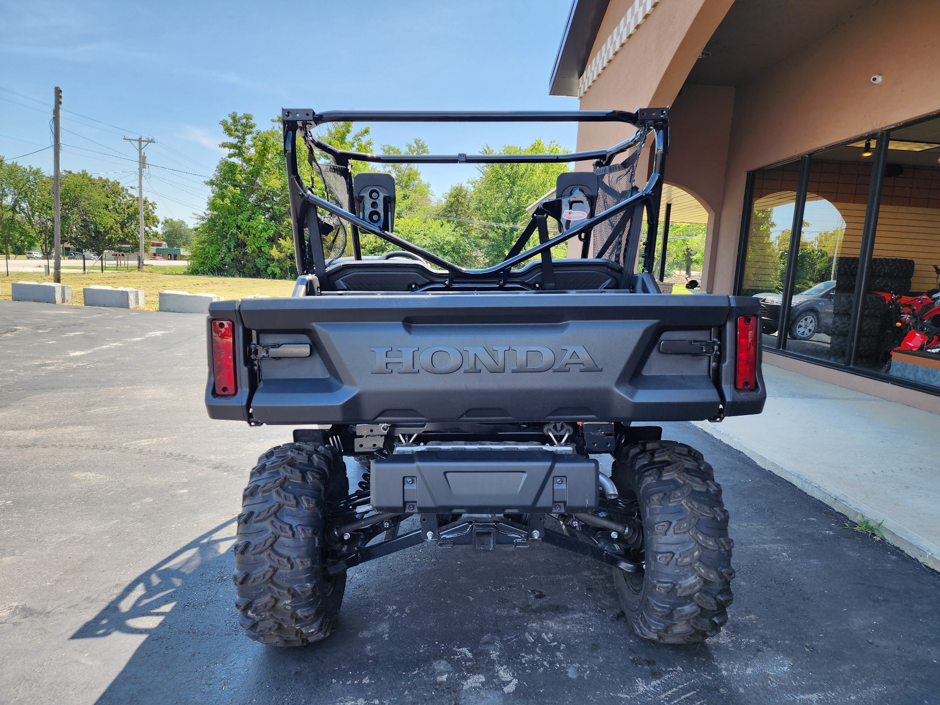 2024 Honda Pioneer 1000 Deluxe in Chanute, Kansas - Photo 6