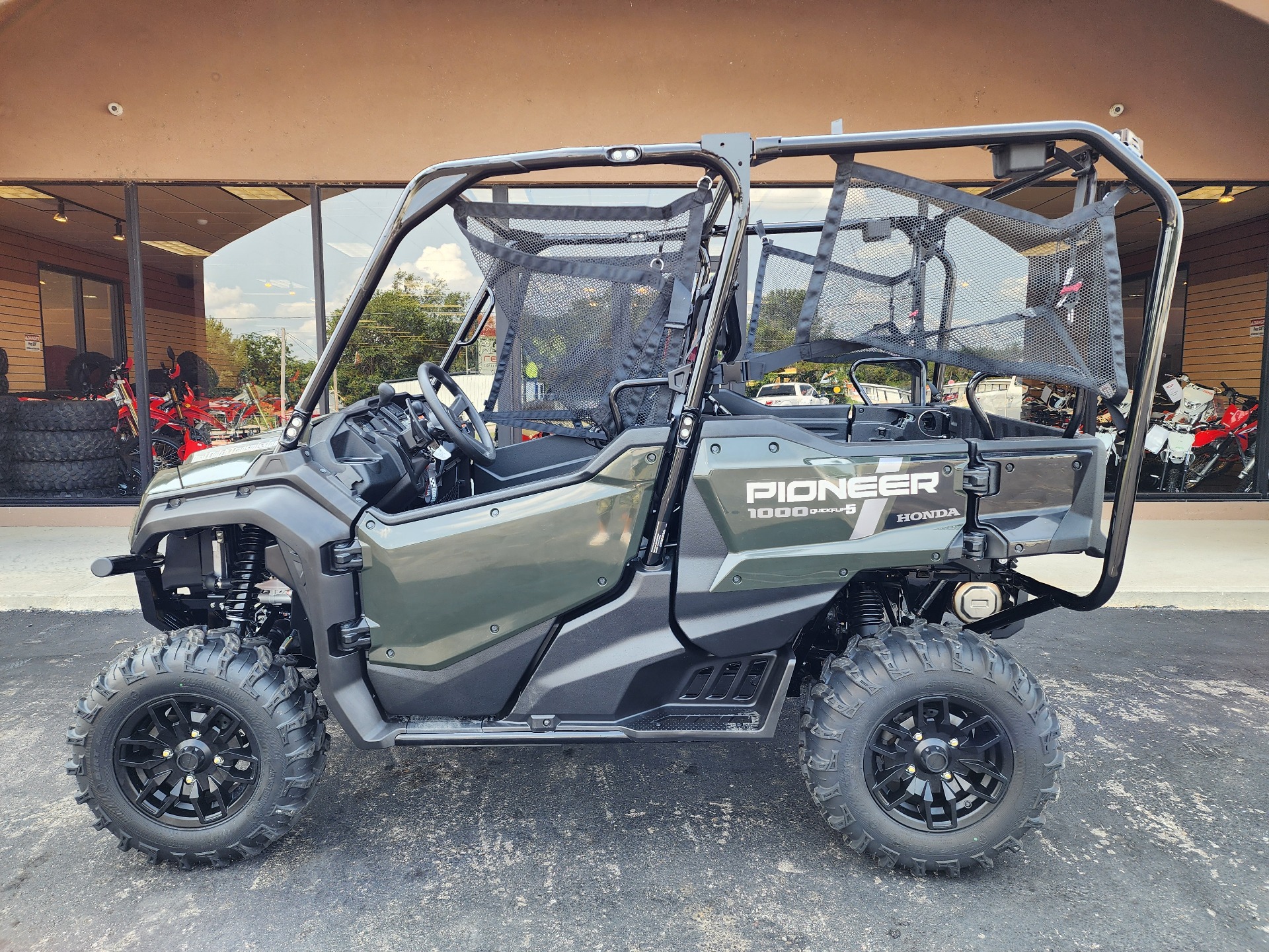 2024 Honda Pioneer 1000-5 Deluxe in Chanute, Kansas - Photo 2