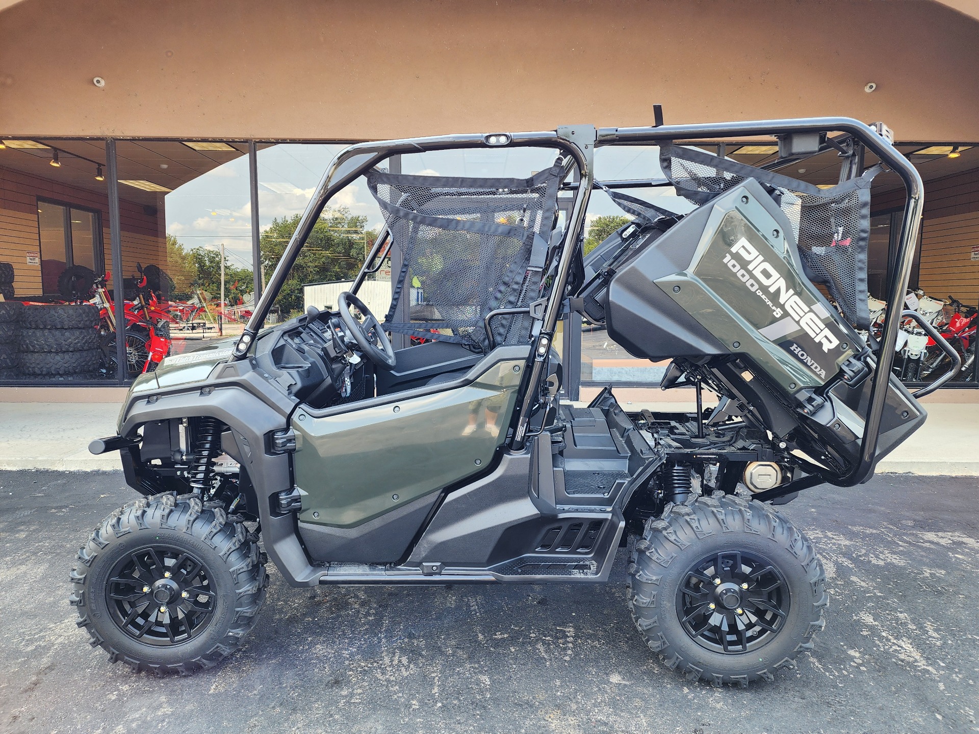 2024 Honda Pioneer 1000-5 Deluxe in Chanute, Kansas - Photo 3