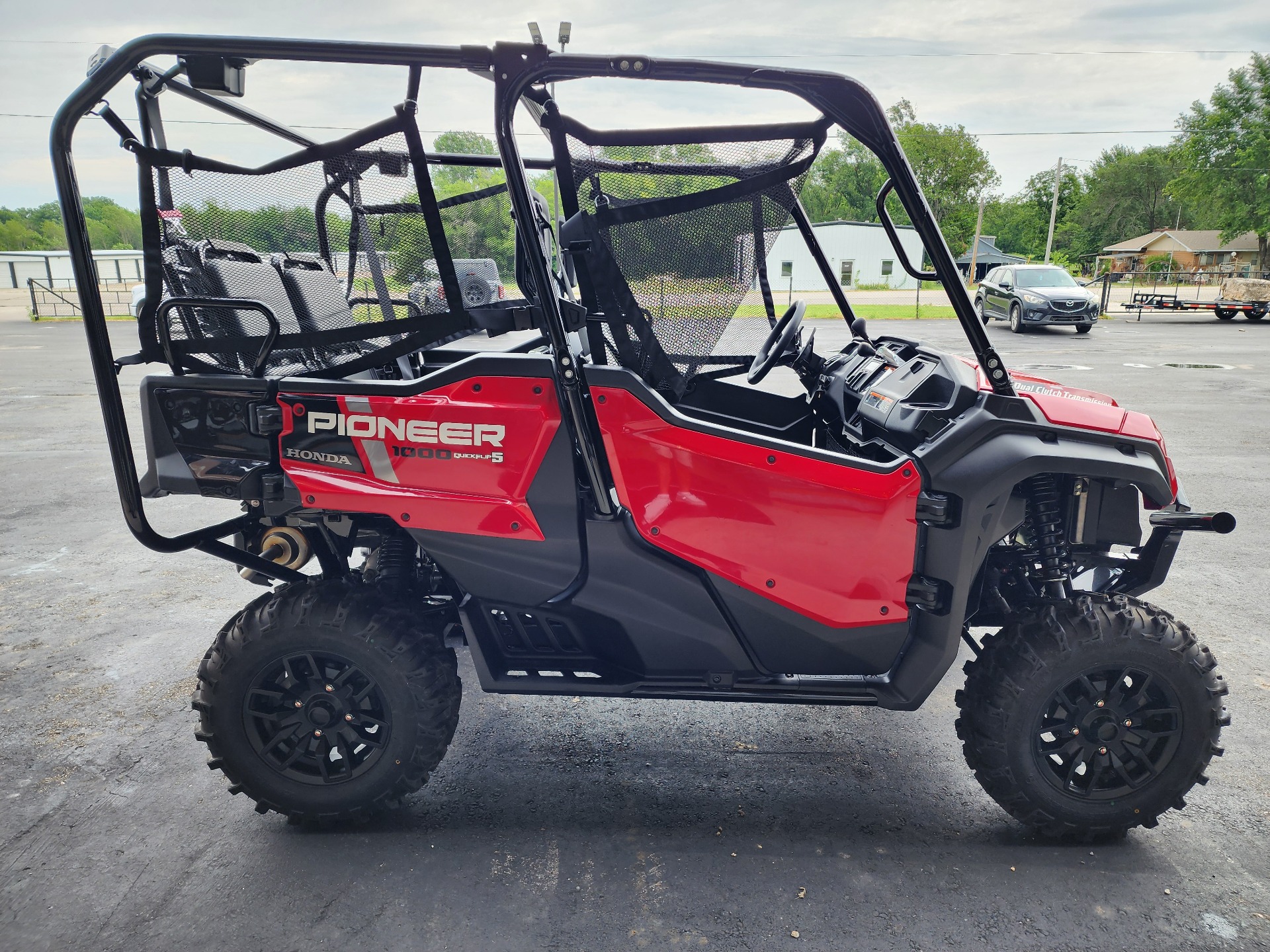 2024 Honda Pioneer 1000-5 Deluxe in Chanute, Kansas - Photo 5