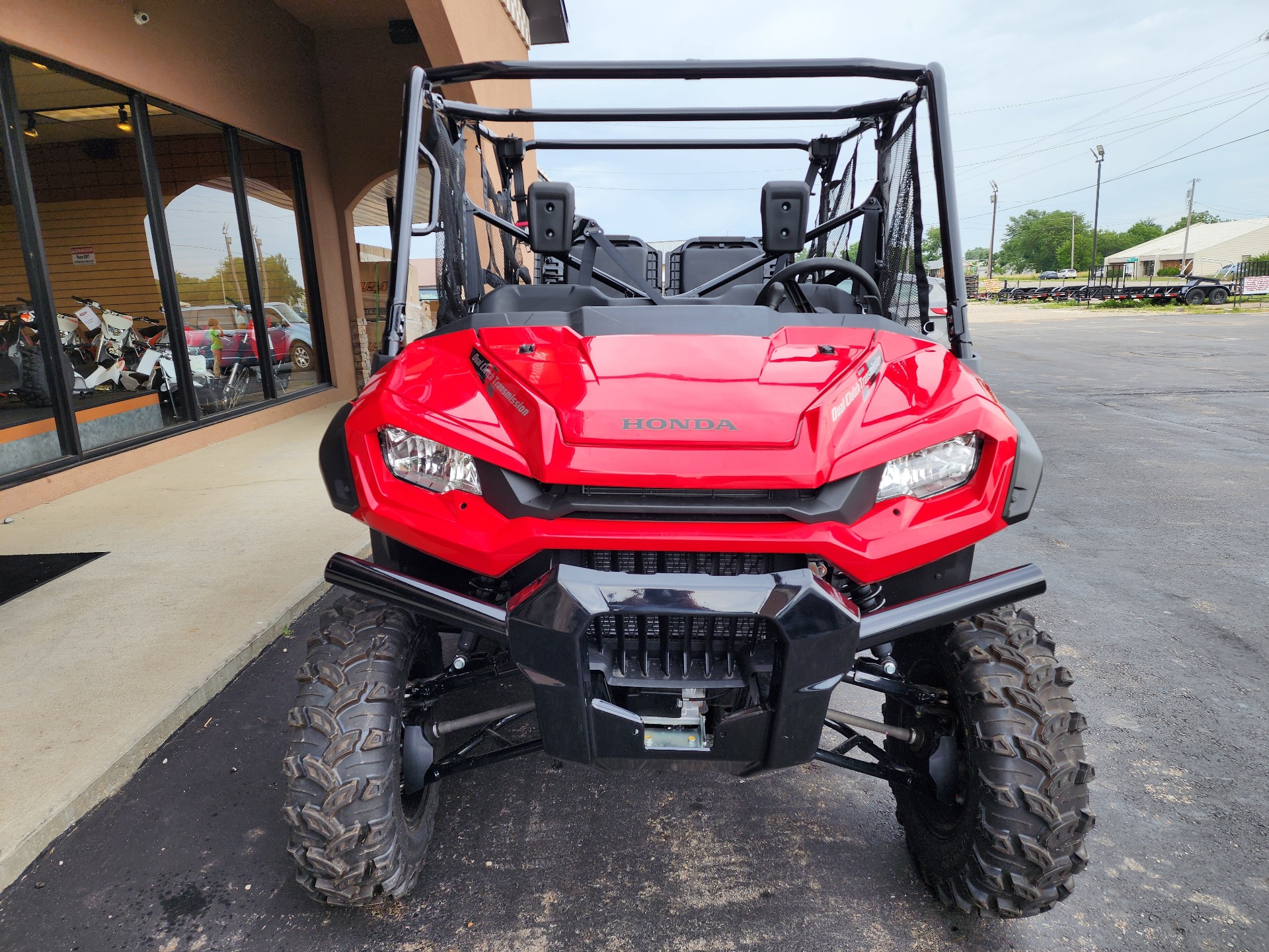 2024 Honda Pioneer 1000-5 Deluxe in Chanute, Kansas - Photo 4