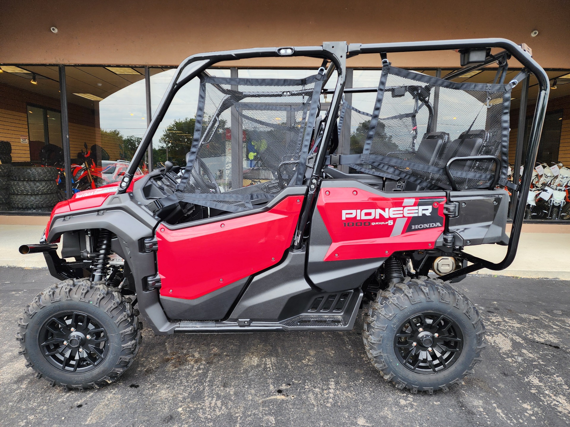 2024 Honda Pioneer 1000-5 Deluxe in Chanute, Kansas - Photo 2