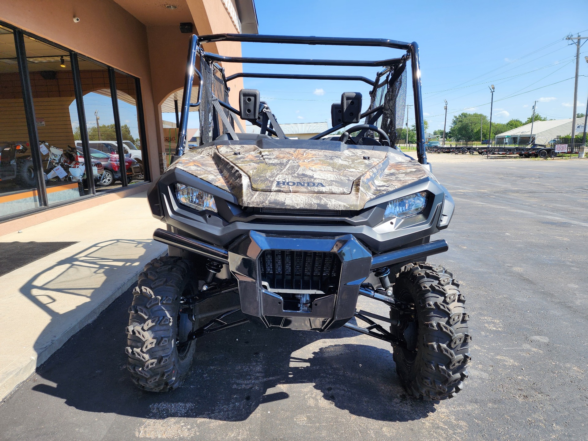 2024 Honda Pioneer 1000-6 Deluxe Crew in Chanute, Kansas - Photo 4