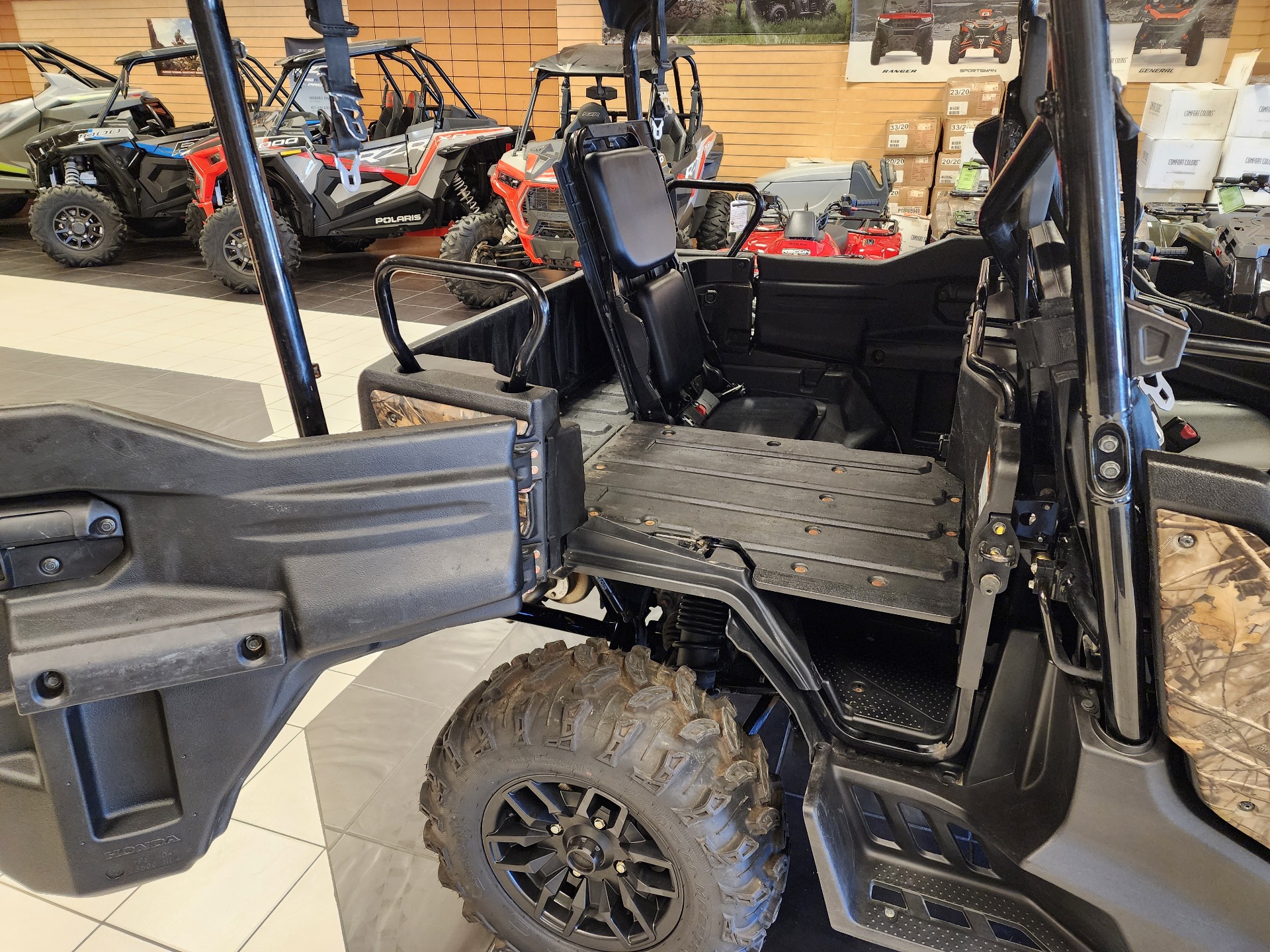 2021 Honda Pioneer 1000-5 Deluxe in Chanute, Kansas - Photo 8