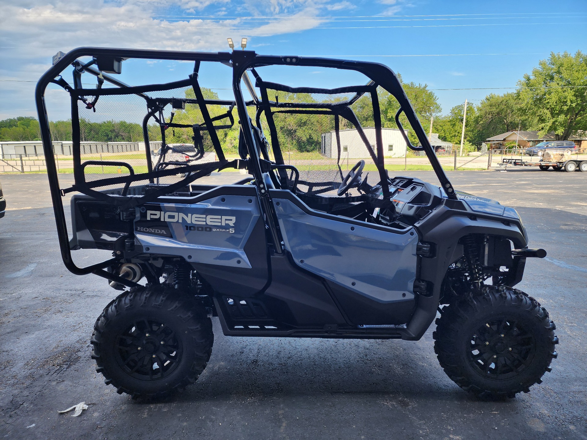 2024 Honda Pioneer 1000-5 Deluxe in Chanute, Kansas - Photo 4