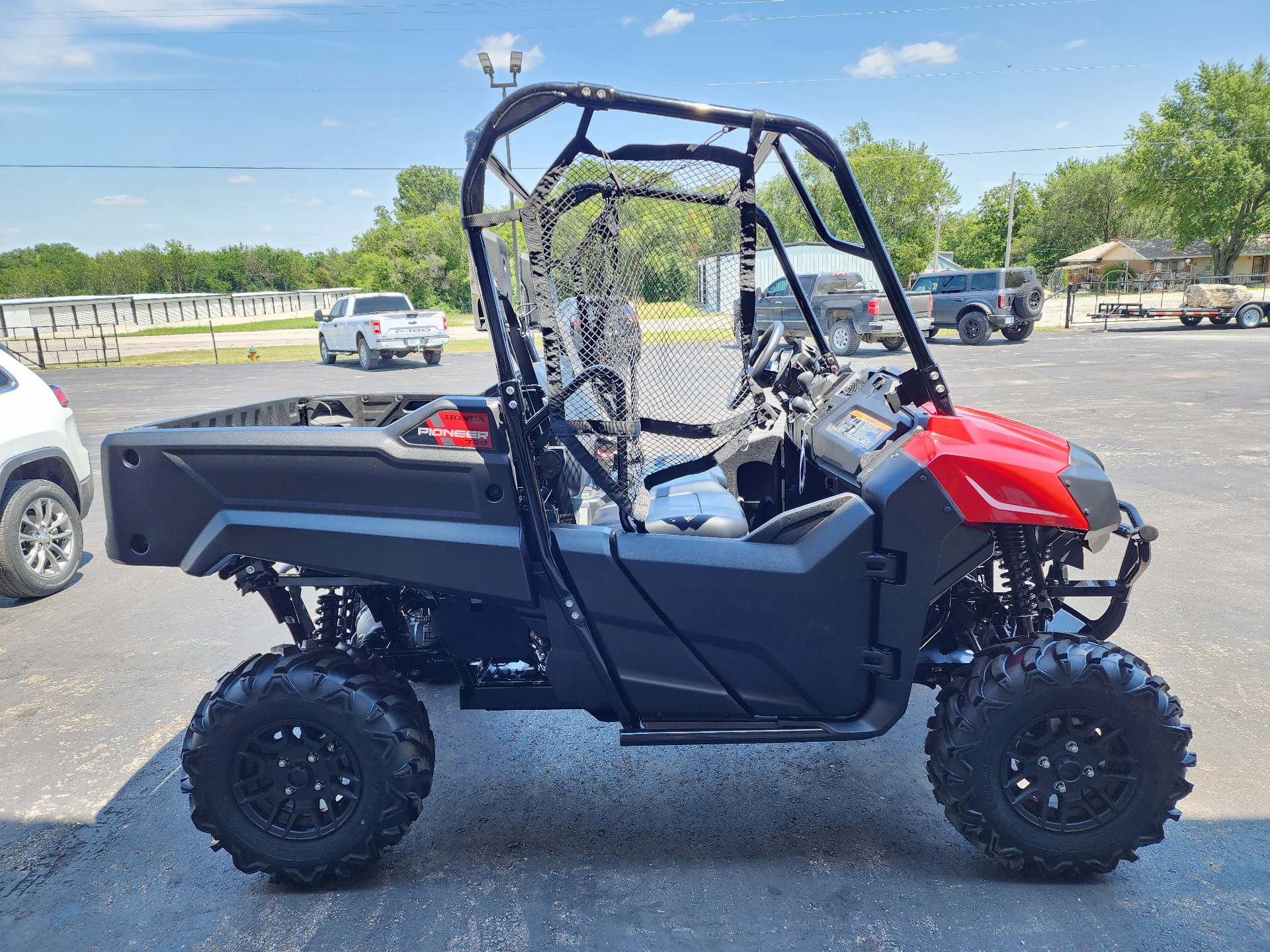 2025 Honda Pioneer 700 Deluxe in Chanute, Kansas - Photo 5