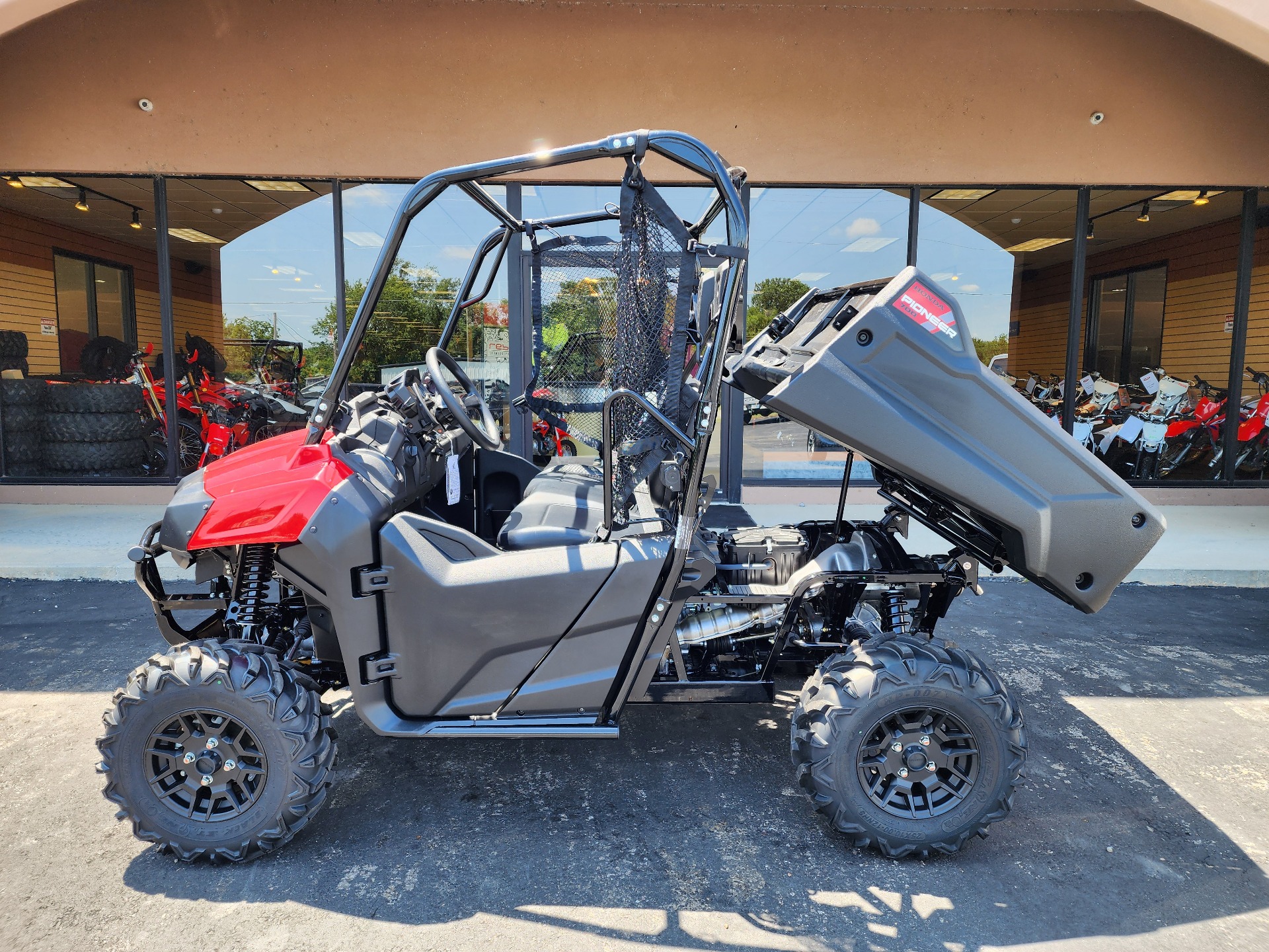 2025 Honda Pioneer 700 Deluxe in Chanute, Kansas - Photo 3