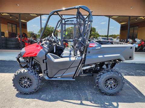 2025 Honda Pioneer 700 Deluxe in Chanute, Kansas - Photo 2