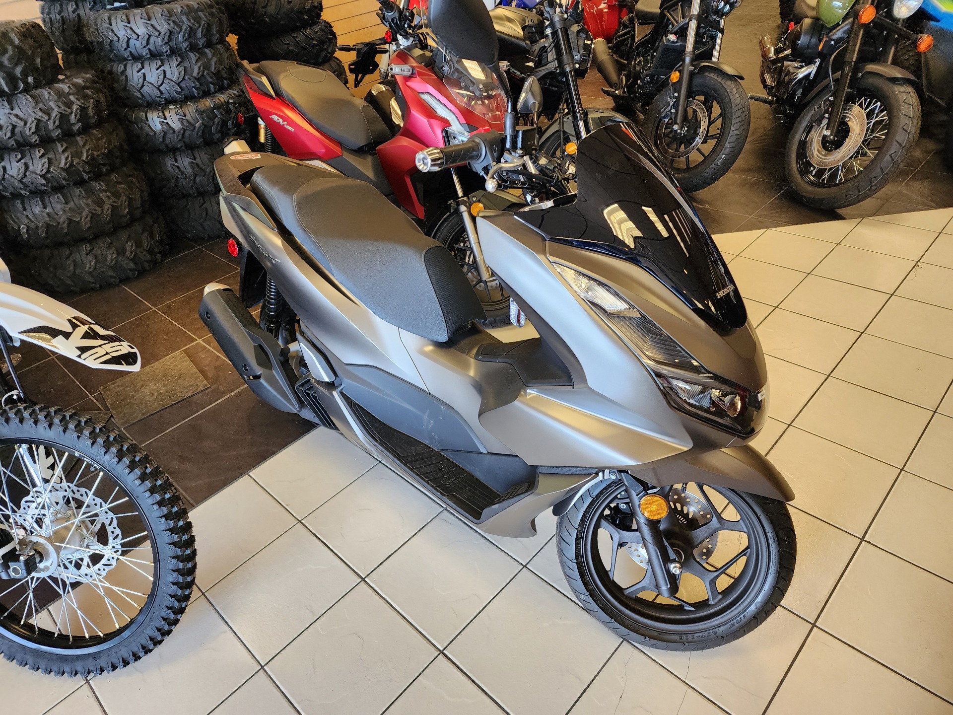 2023 Honda PCX in Chanute, Kansas - Photo 2