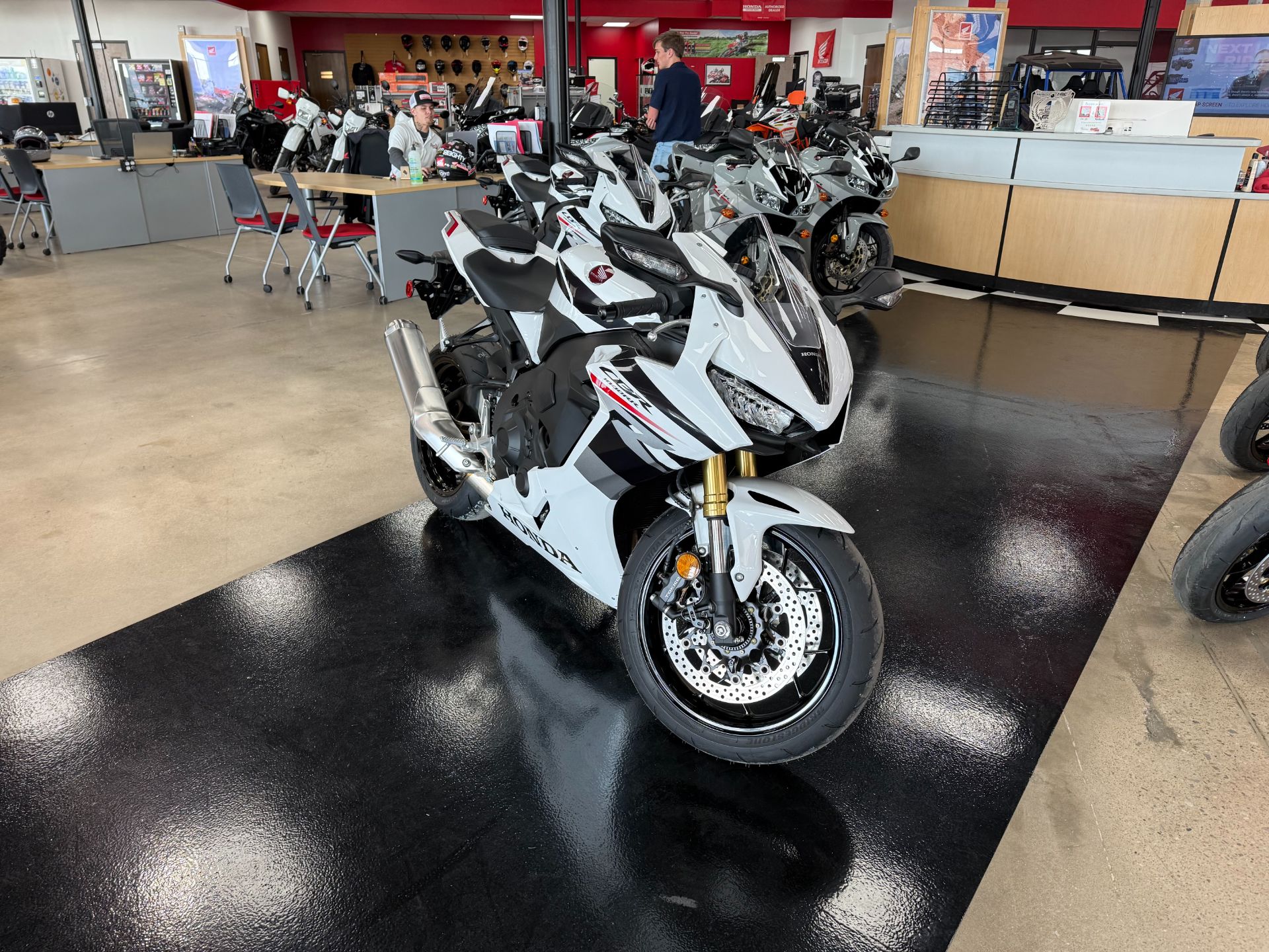 2025 Honda CBR1000RR in Wichita, Kansas - Photo 6