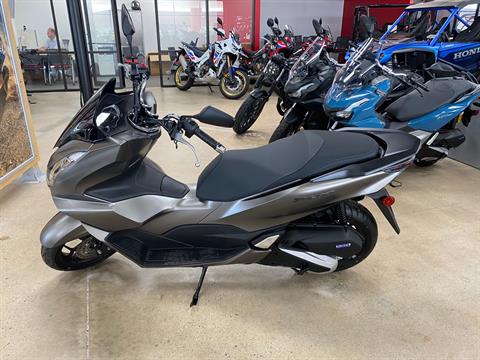 2024 Honda PCX in Wichita, Kansas - Photo 2