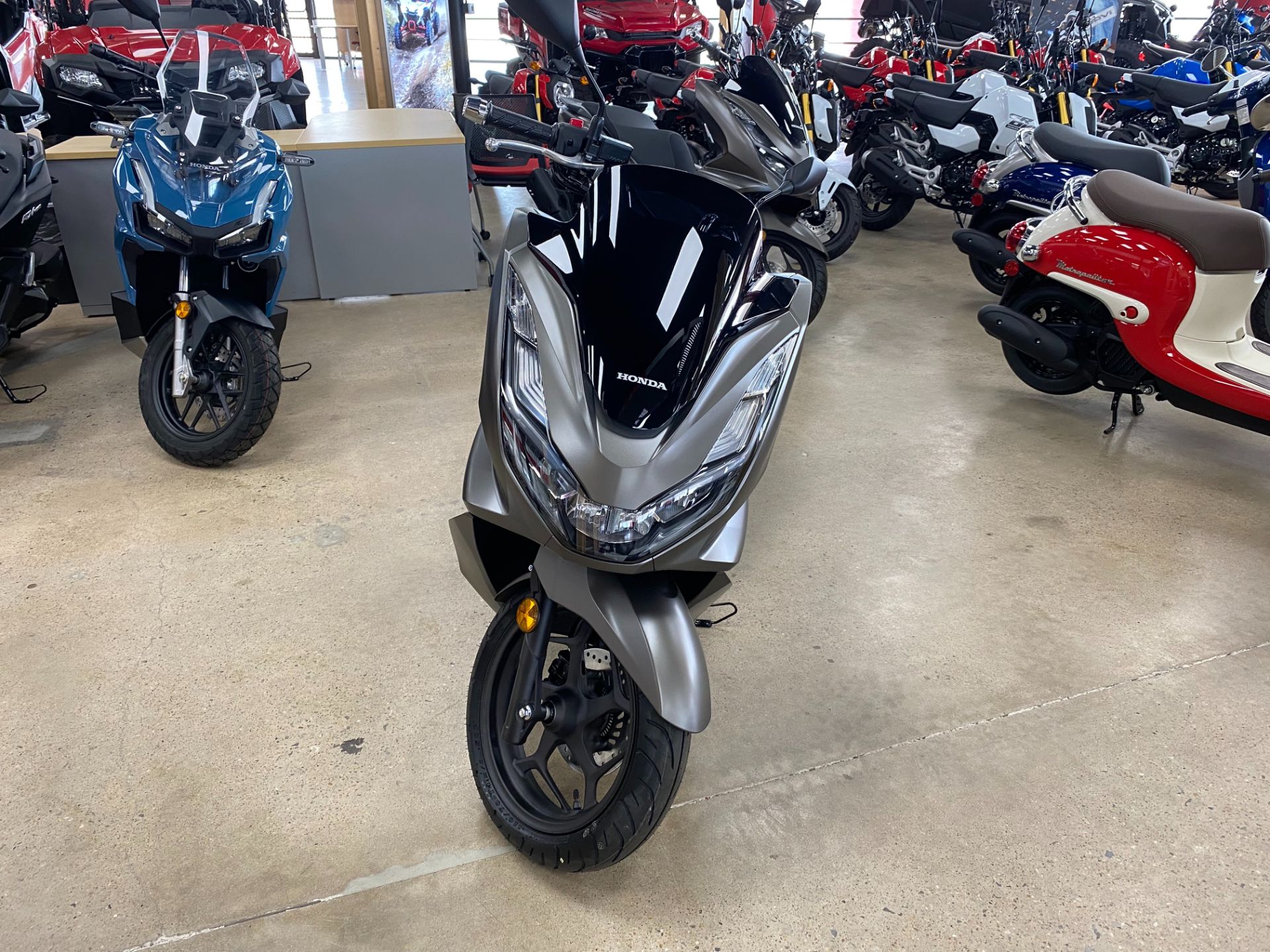 2024 Honda PCX in Wichita, Kansas - Photo 5