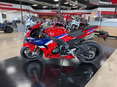 2025 Honda CBR1000RR-R Fireblade SP in Wichita, Kansas