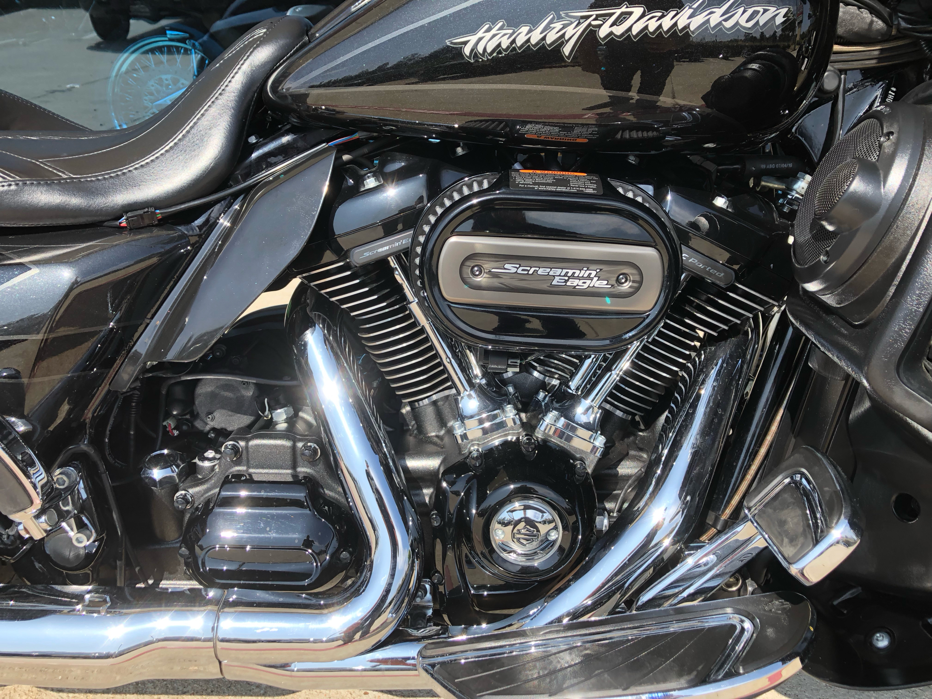 2017 Harley-Davidson CVO™ Street Glide® in Temecula, California - Photo 7