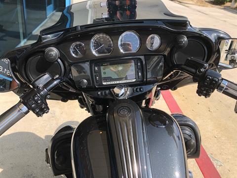 2017 Harley-Davidson CVO™ Street Glide® in Temecula, California - Photo 16