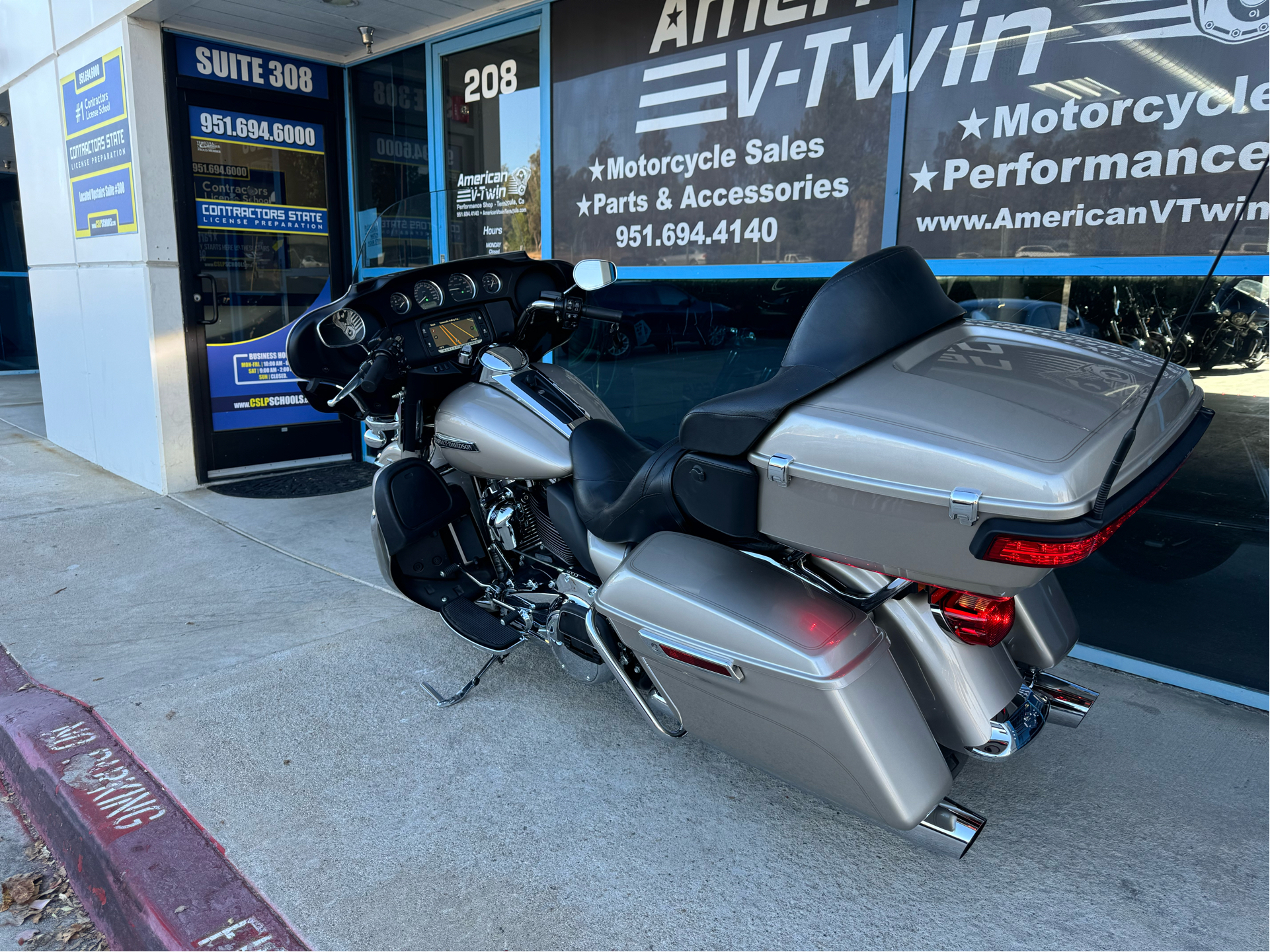 2018 Harley-Davidson Electra Glide® Ultra Classic® in Temecula, California - Photo 10