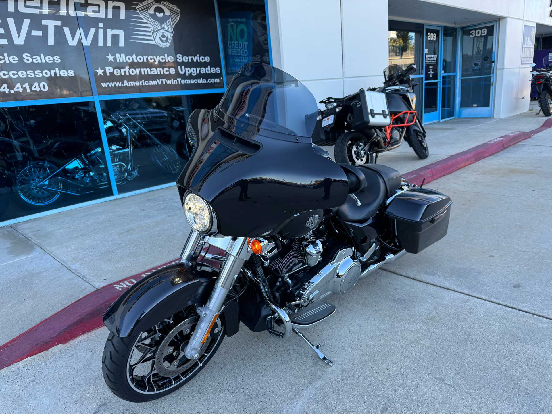 2021 Harley-Davidson Street Glide® Special in Temecula, California - Photo 11
