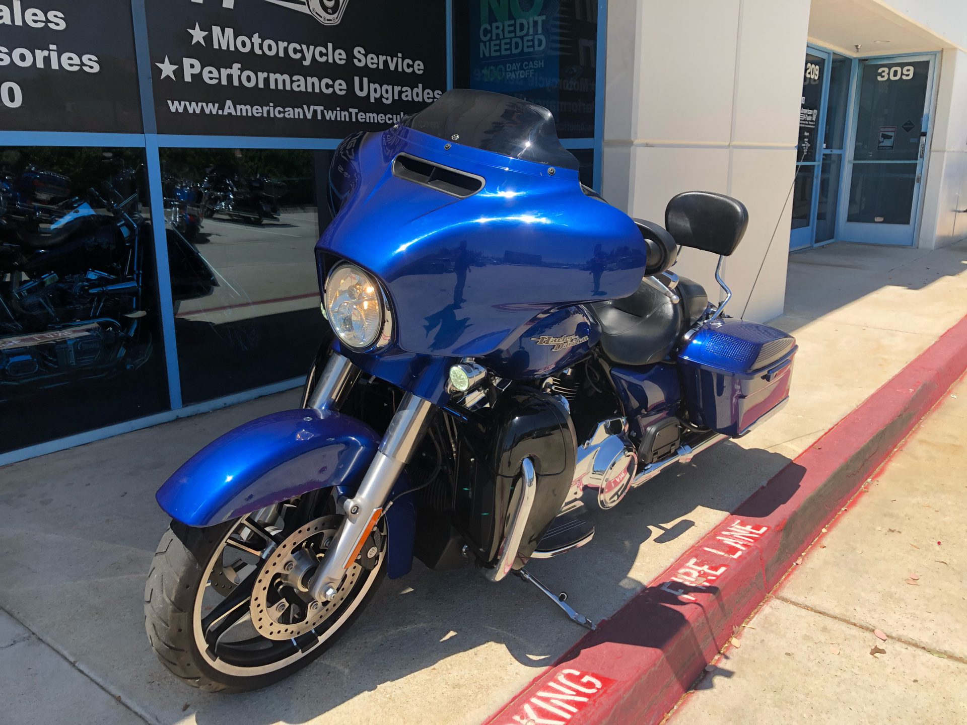 2017 Harley-Davidson Street Glide® Special in Temecula, California - Photo 15
