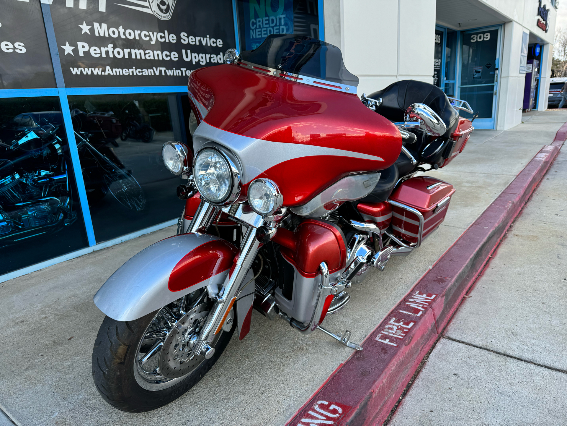 2008 Harley-Davidson CVO™ Screamin' Eagle® Ultra Classic® Electra Glide® in Temecula, California - Photo 16