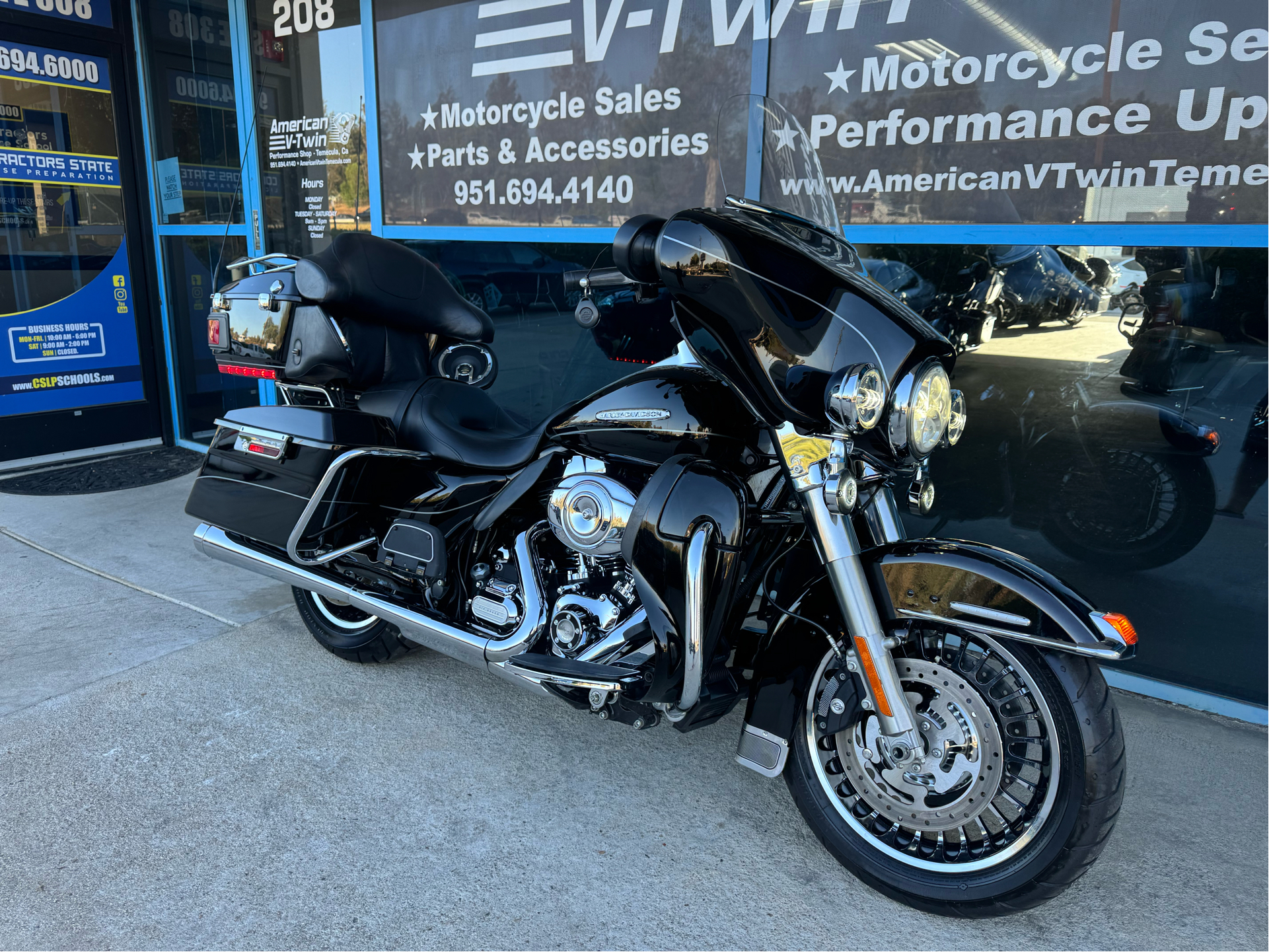 2011 Harley-Davidson Electra Glide® Ultra Limited in Temecula, California - Photo 2