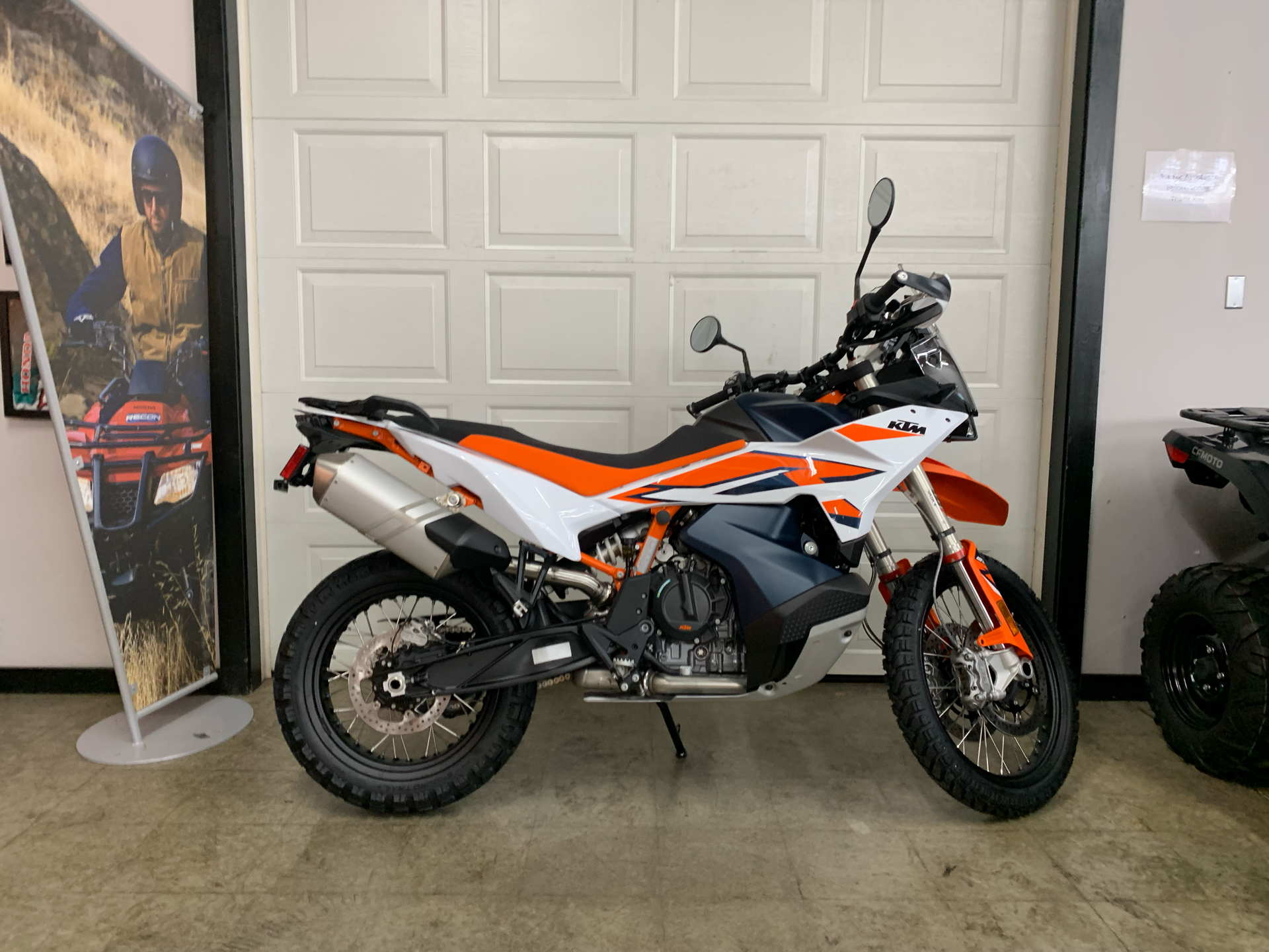 2024 KTM 890 Adventure R in Whiteland, Indiana - Photo 4