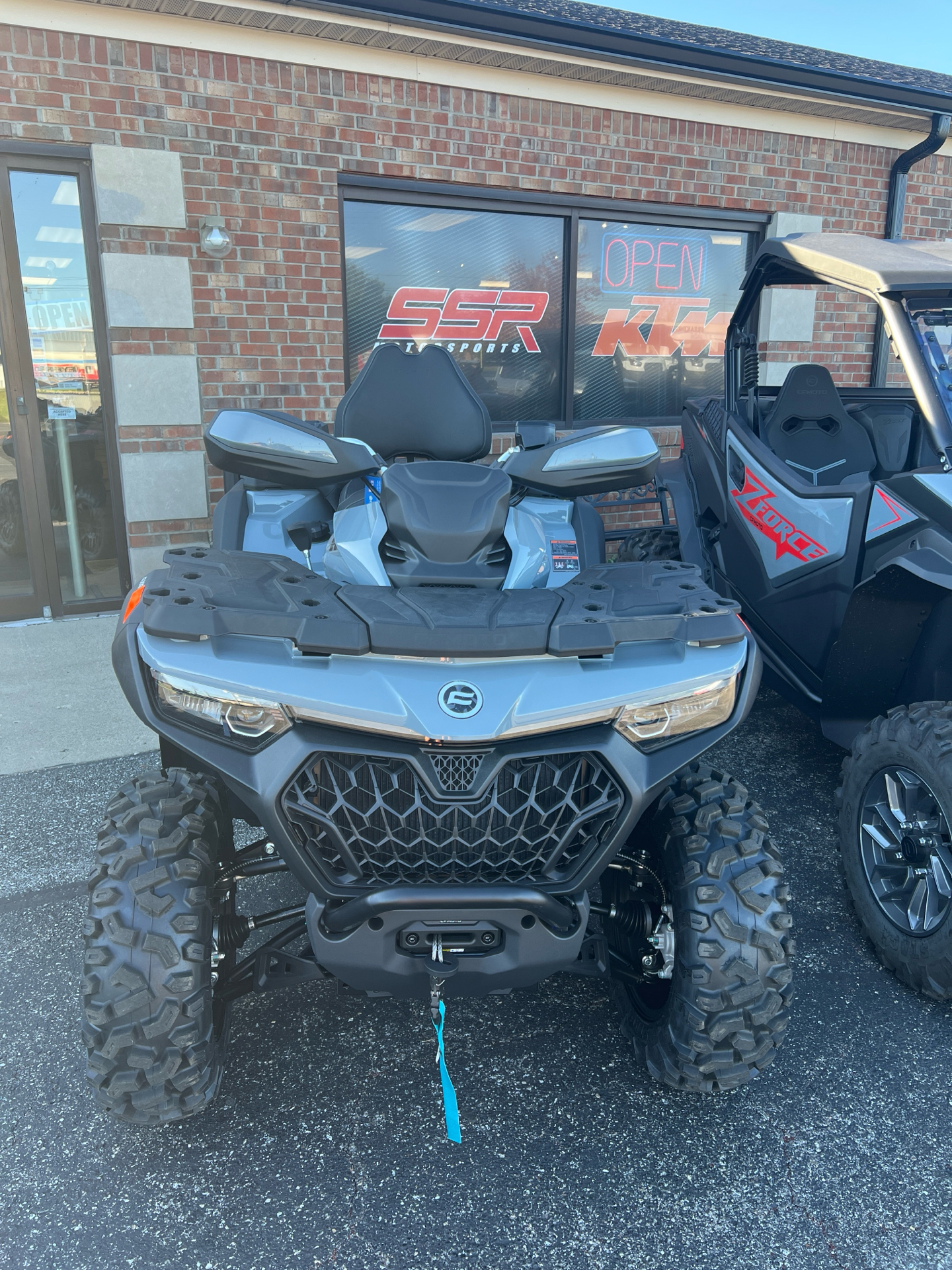 2025 CFMOTO CForce 800 Touring in Whiteland, Indiana - Photo 2