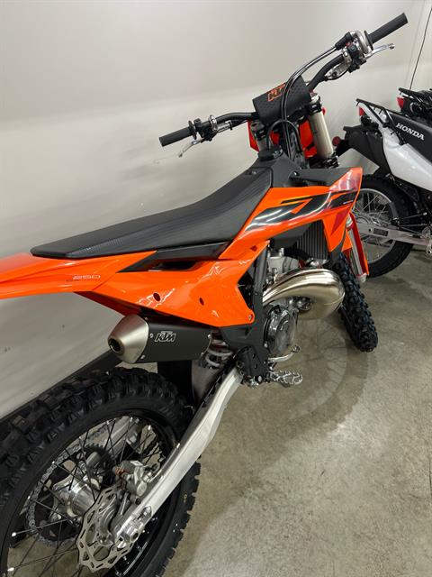 2025 KTM 250 SX in Whiteland, Indiana - Photo 2