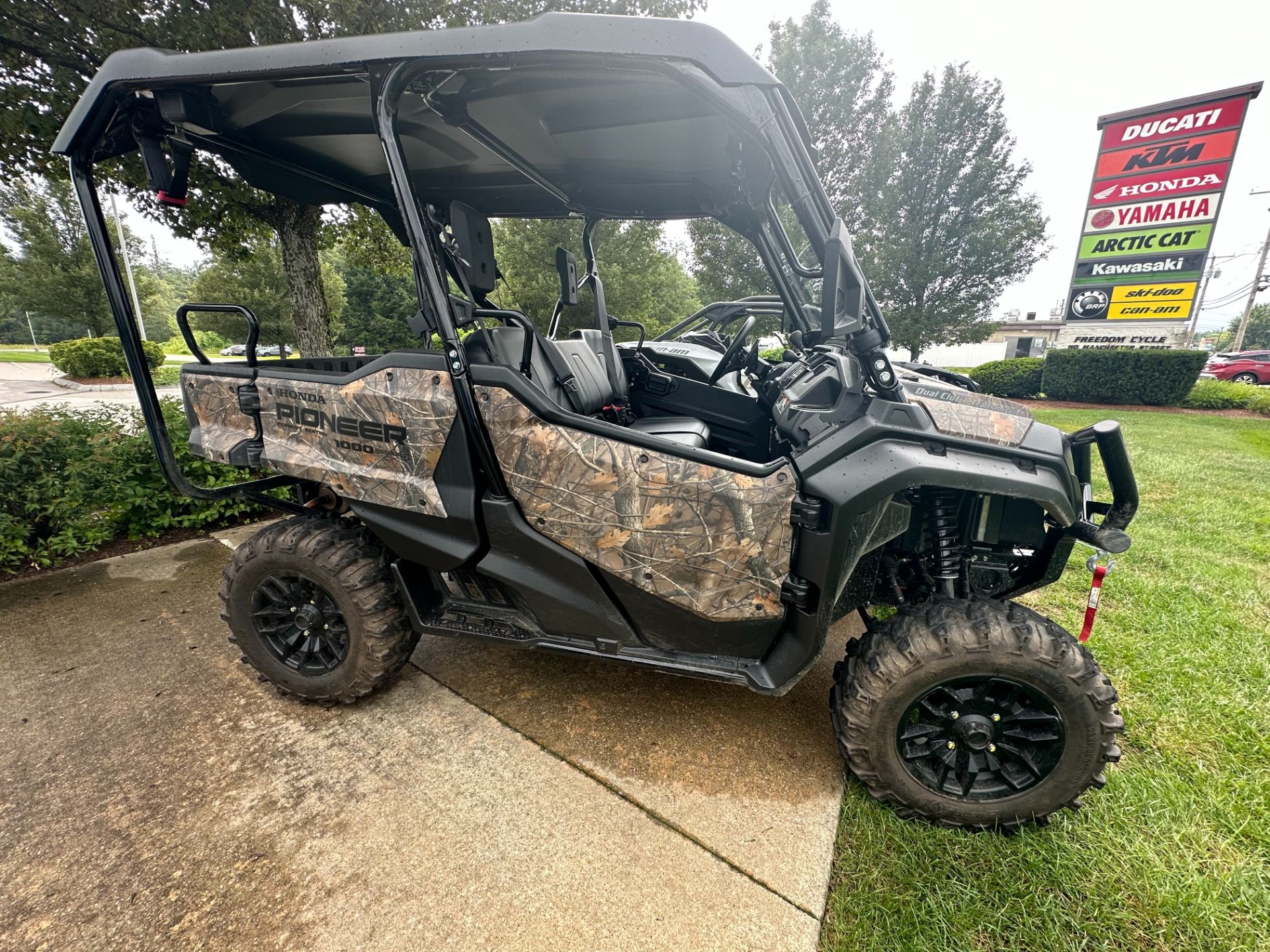 2023 Honda Pioneer 1000-5 Forest in Concord, New Hampshire - Photo 3