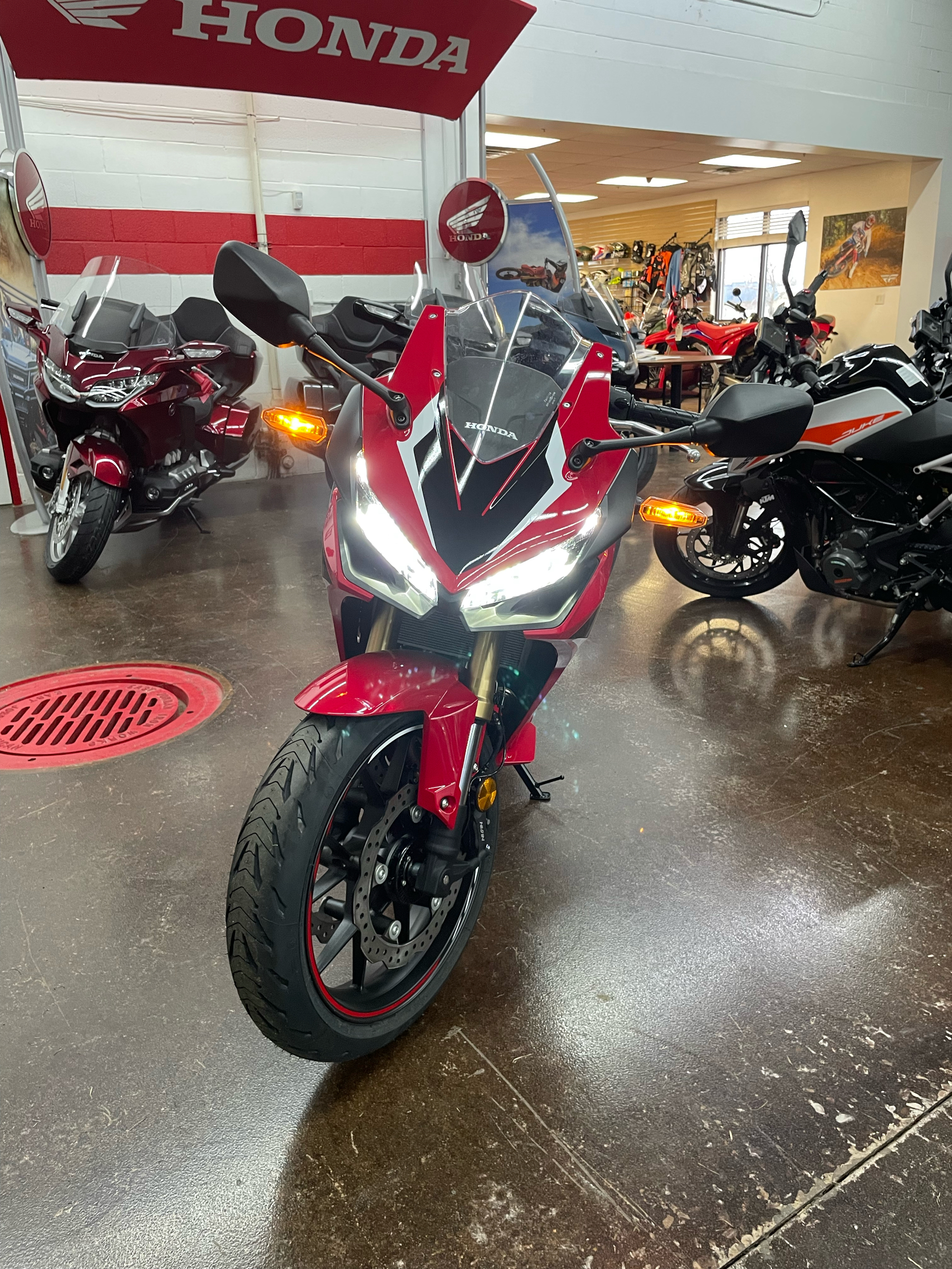 2022 Honda CBR500R ABS in Monroe, Michigan - Photo 3