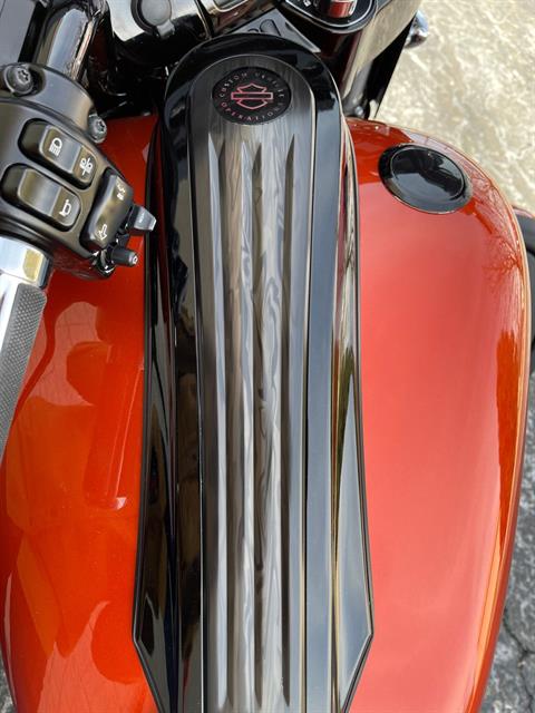 2017 Harley-Davidson CVO™ Street Glide® in Monroe, Michigan - Photo 13