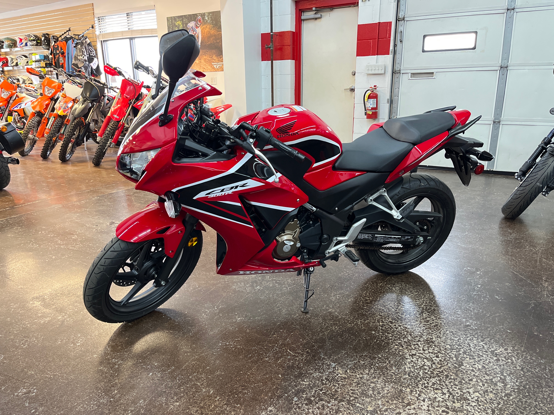 2019 Honda CBR300R in Monroe, Michigan - Photo 3