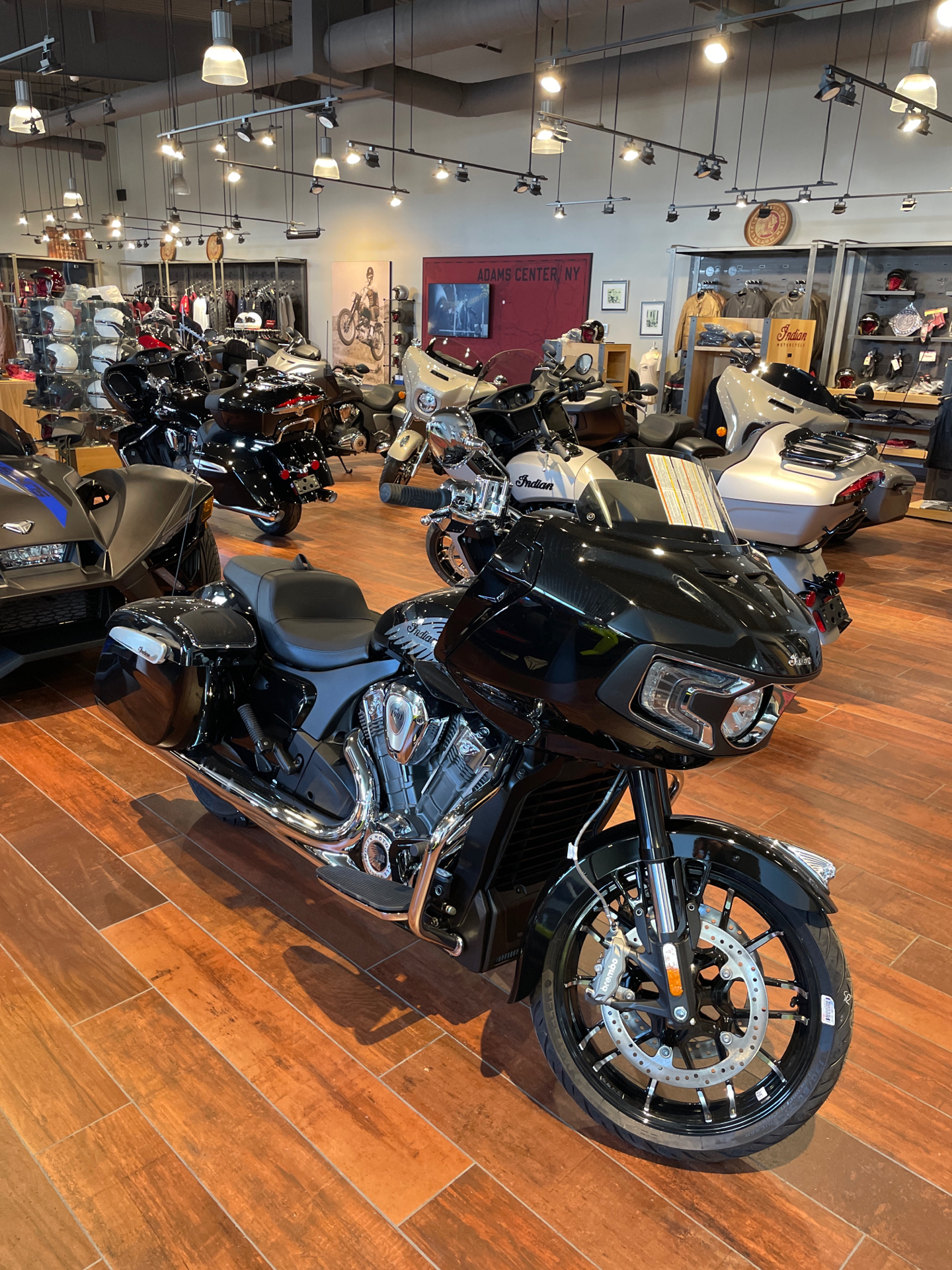 2024 Indian Motorcycle Challenger® Limited with PowerBand Audio Package in Adams Center, New York - Photo 1