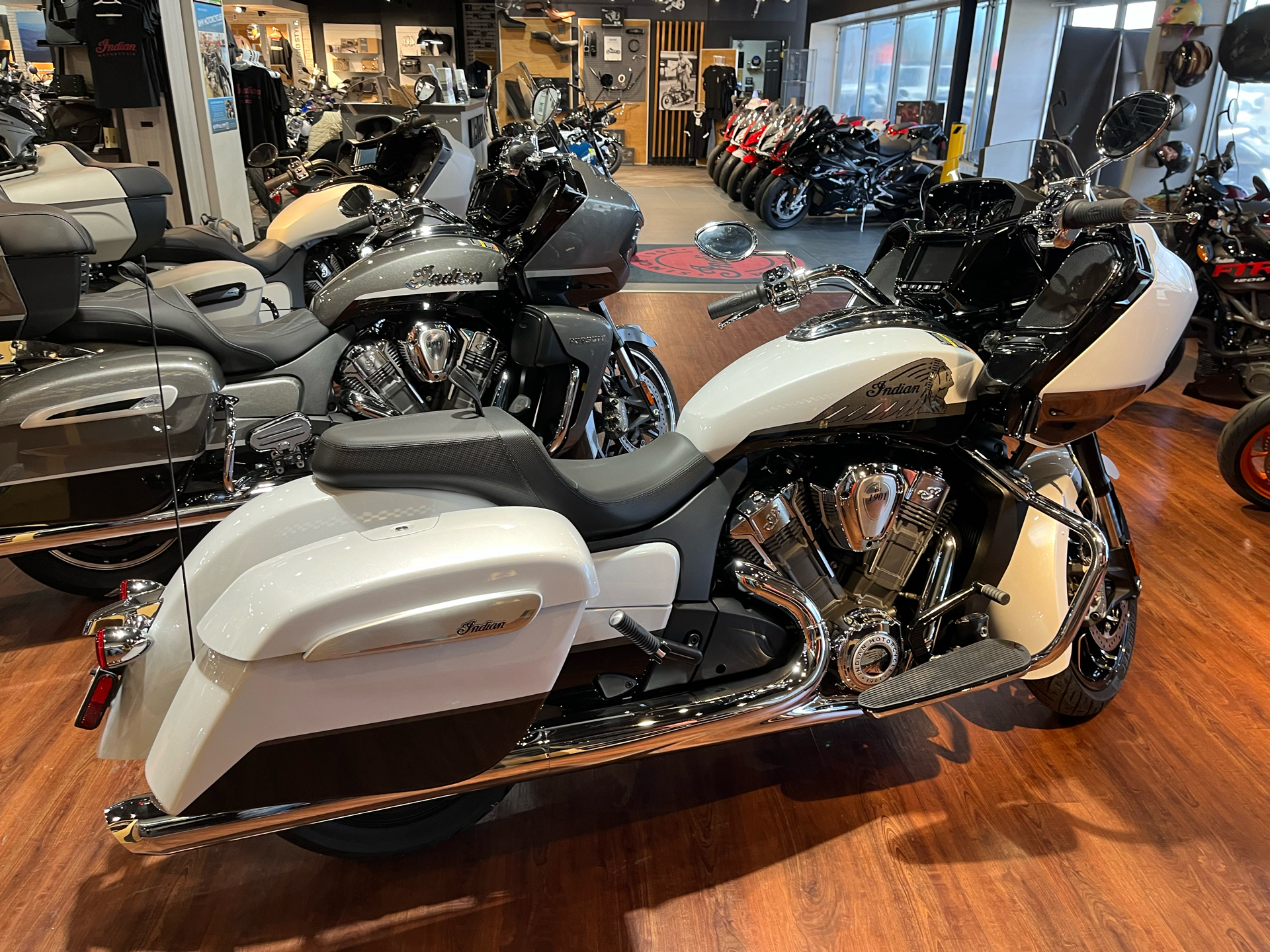 2024 Indian Motorcycle Challenger® Limited in Greer, South Carolina - Photo 3