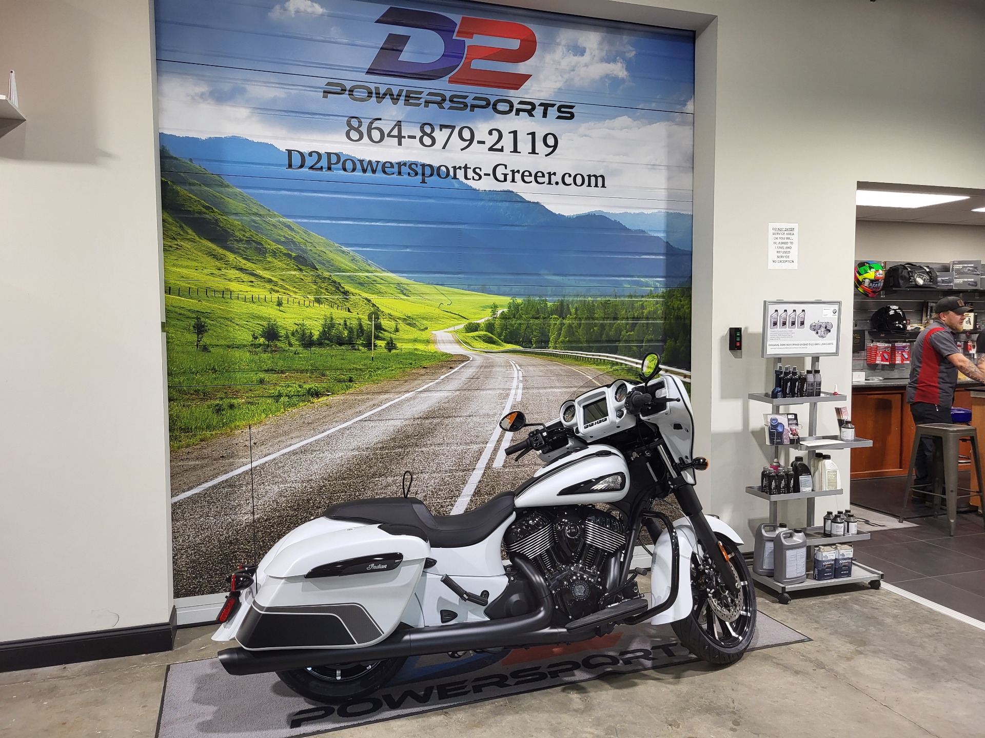 2024 Indian Motorcycle Chieftain® Dark Horse® with PowerBand Audio Package in Greer, South Carolina - Photo 2