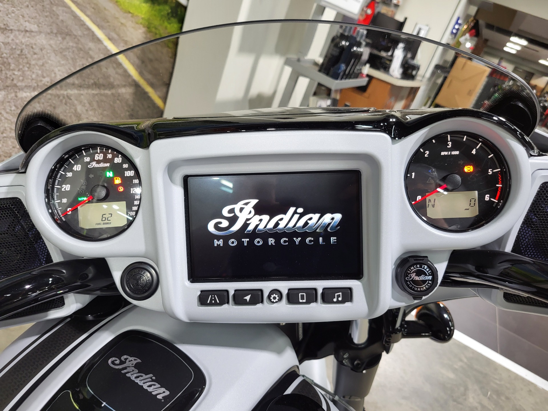 2024 Indian Motorcycle Chieftain® Dark Horse® with PowerBand Audio Package in Greer, South Carolina - Photo 8