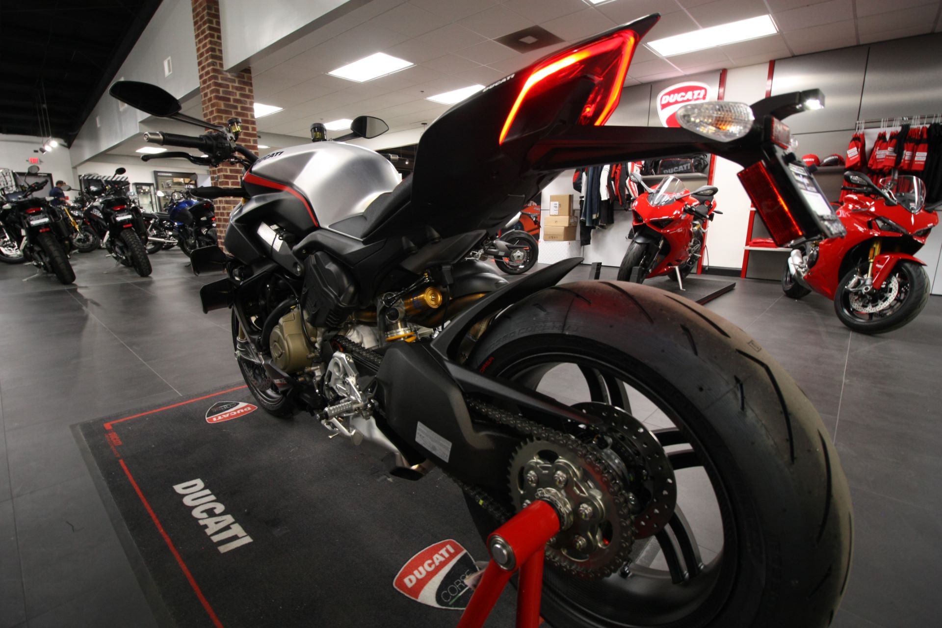 2022 Ducati Streetfighter V4 SP in Greer, South Carolina - Photo 5
