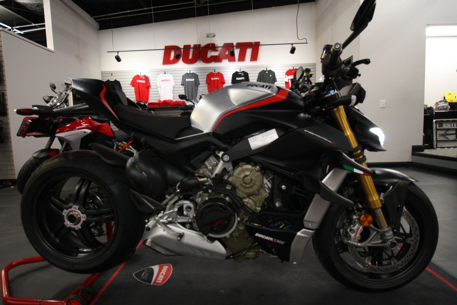 2022 Ducati Streetfighter V4 SP in Greer, South Carolina - Photo 10