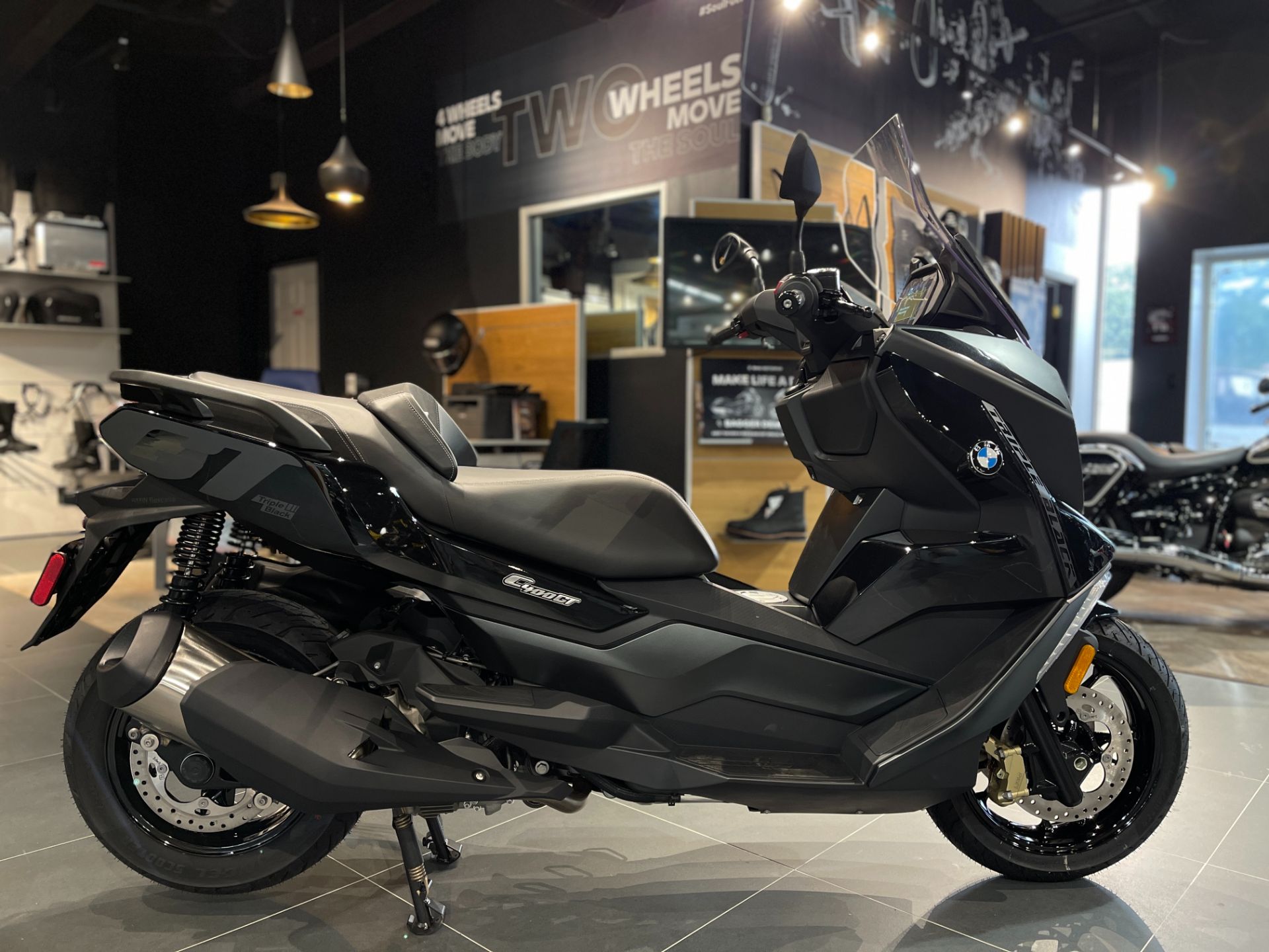 2023 BMW C 400 GT in Greer, South Carolina - Photo 7