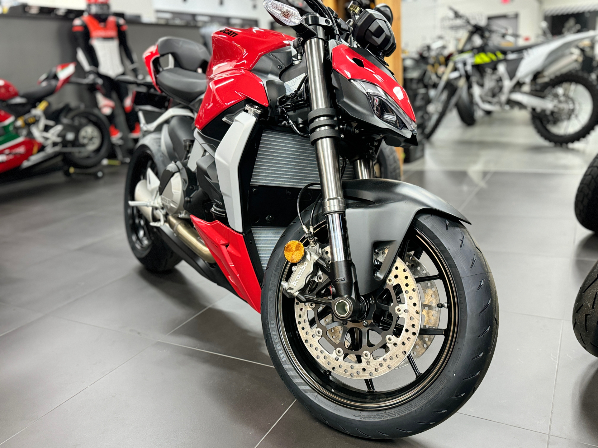 2024 Ducati Streetfighter V2 in Greer, South Carolina - Photo 2