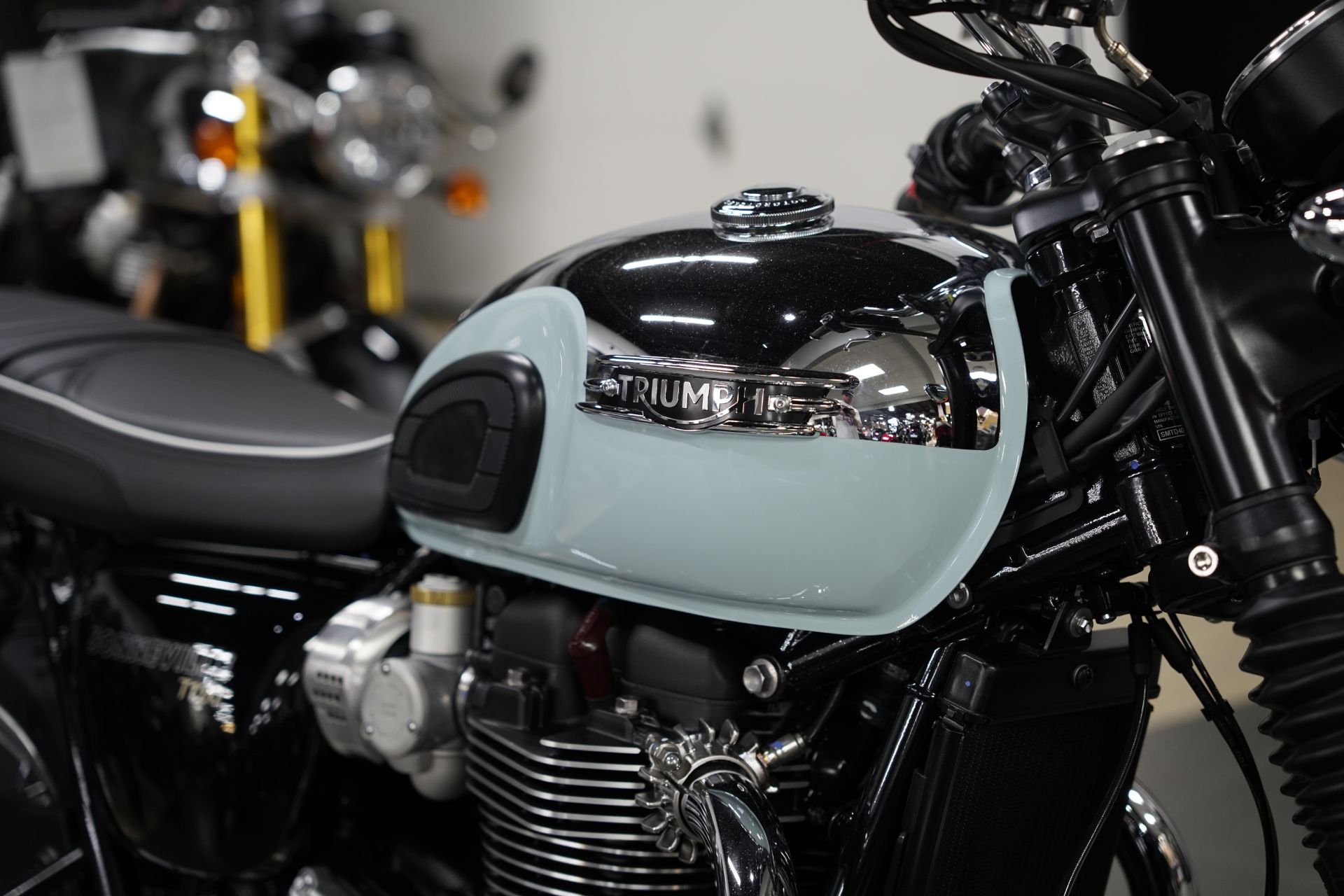 2023 Triumph Bonneville T120 Chrome Edition in Greer, South Carolina - Photo 6