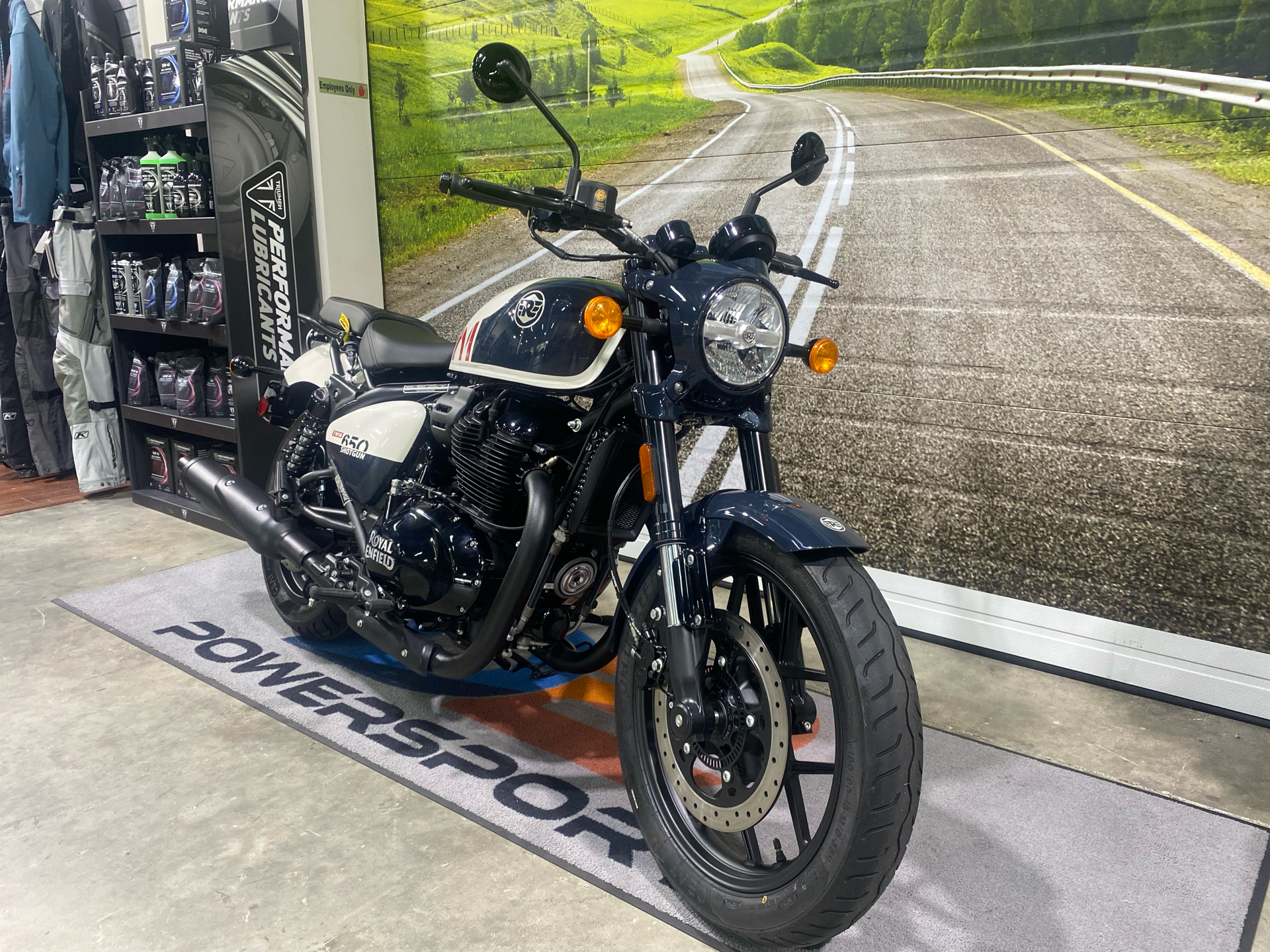 2024 Royal Enfield Shotgun 650 in Greer, South Carolina - Photo 2