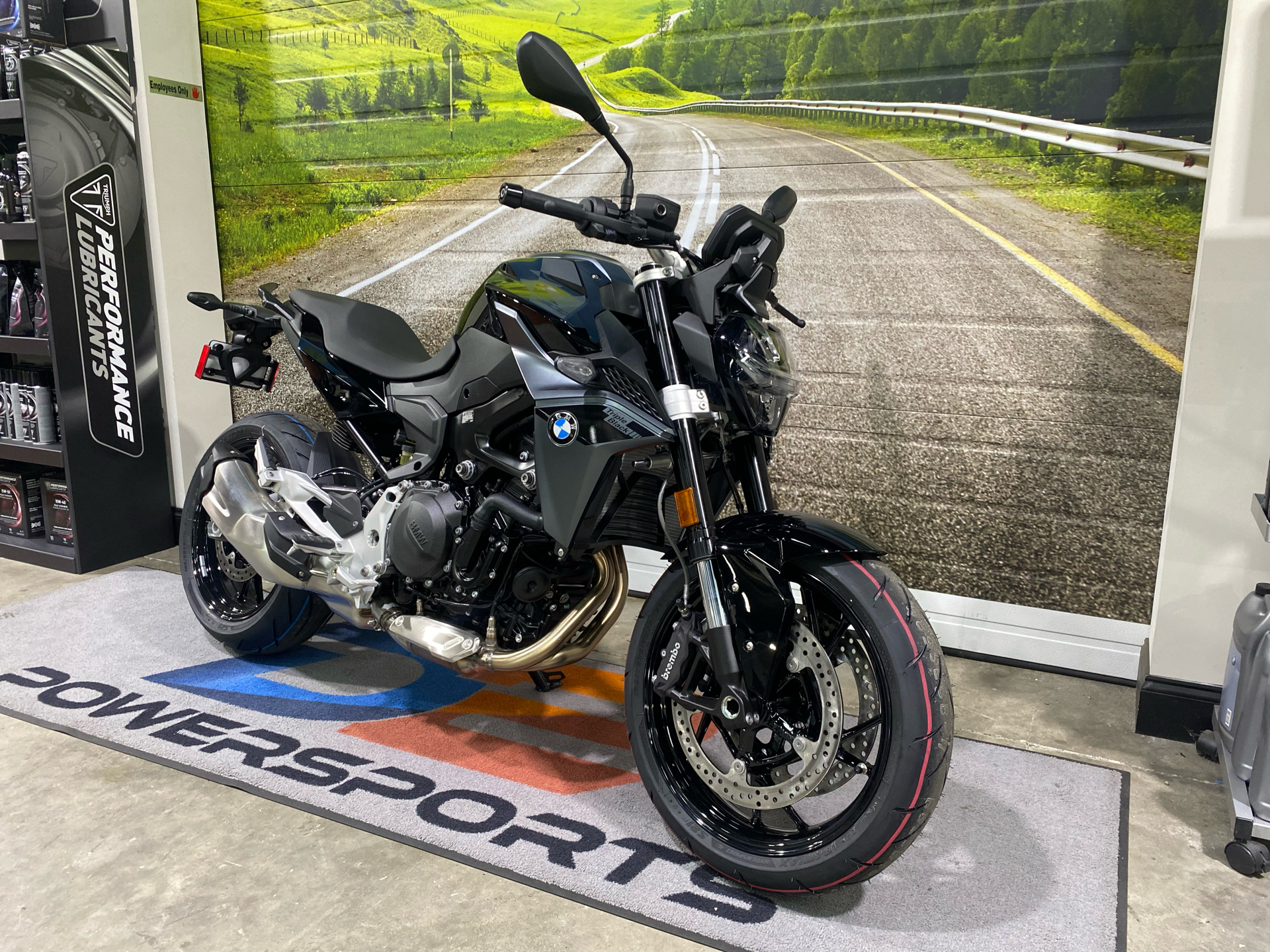 2024 BMW F 900 R in Greer, South Carolina - Photo 2